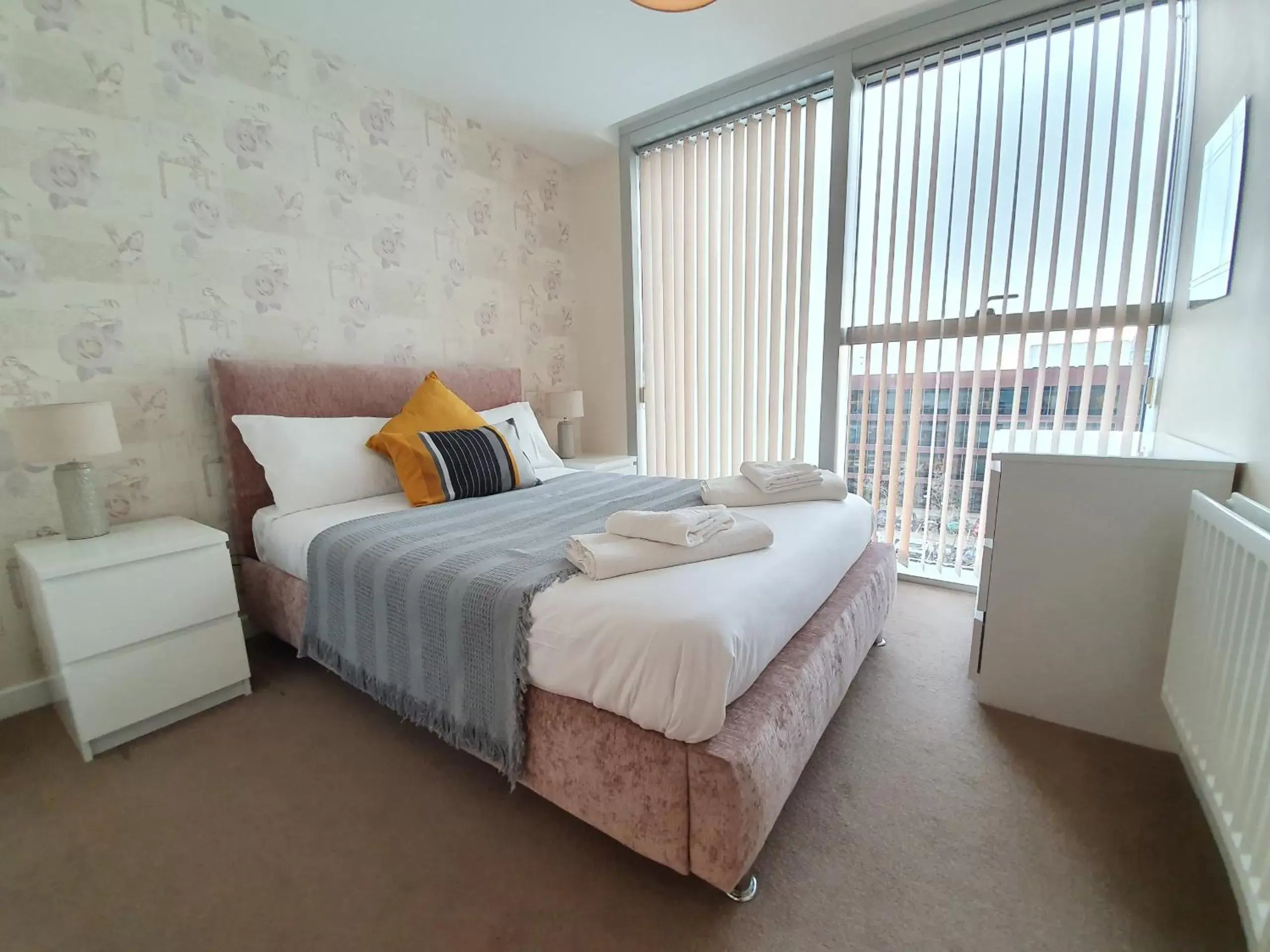 Bedroom, Bed in Dazzon Apartments - HUB - Central MK