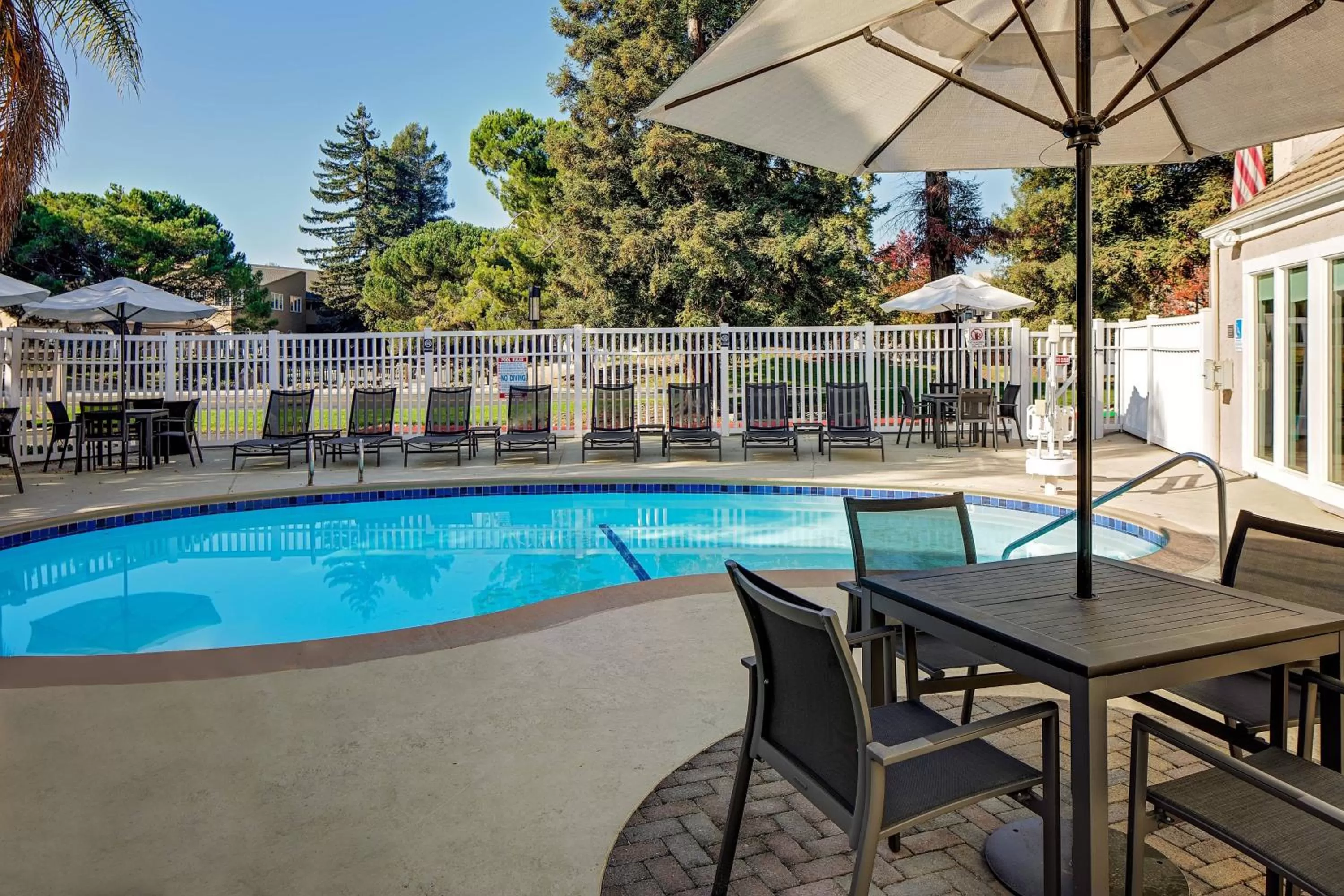 Swimming pool in Residence Inn Sunnyvale Silicon Valley I