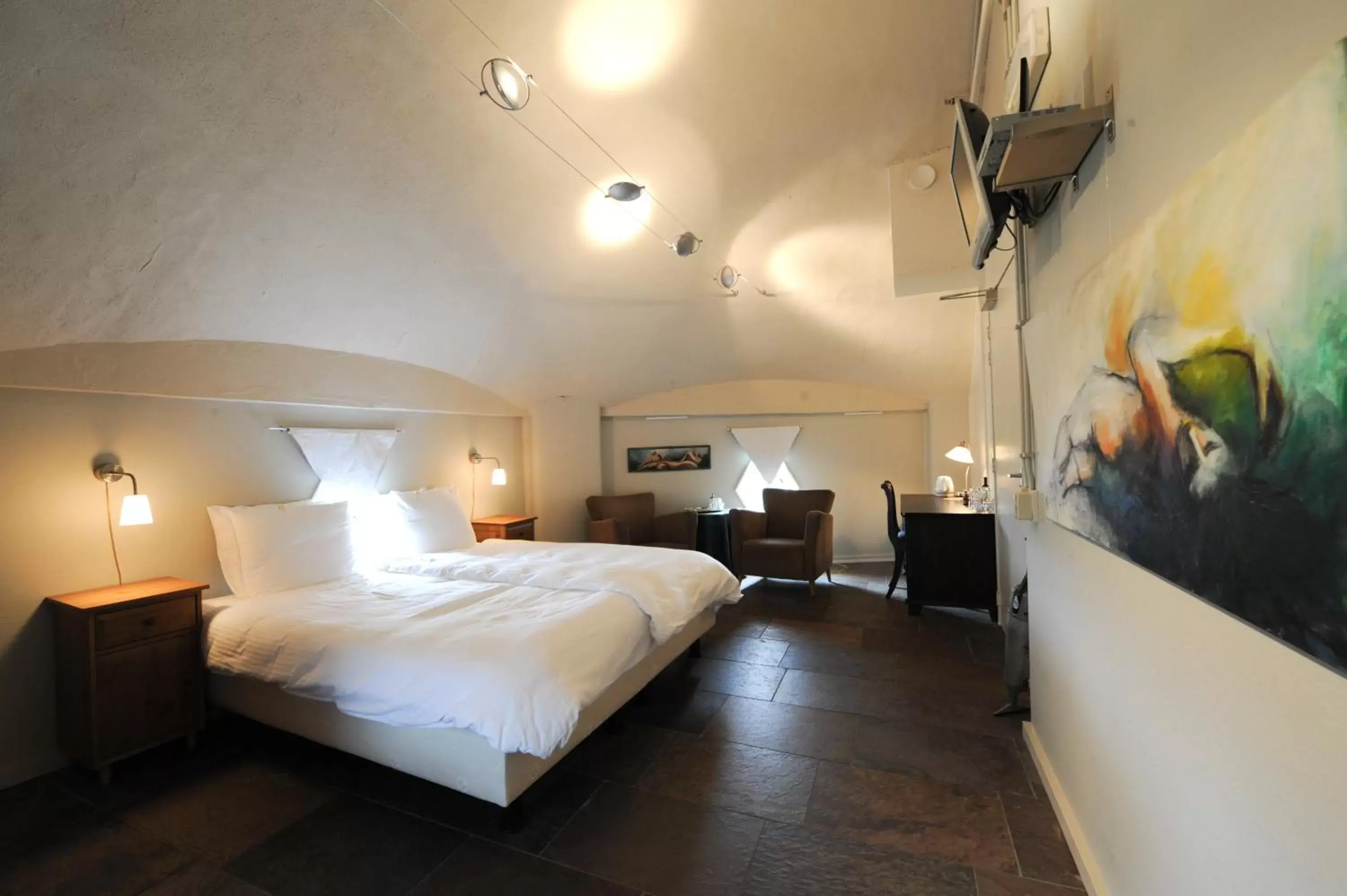 Photo of the whole room, Bed in Hotel de Watertoren