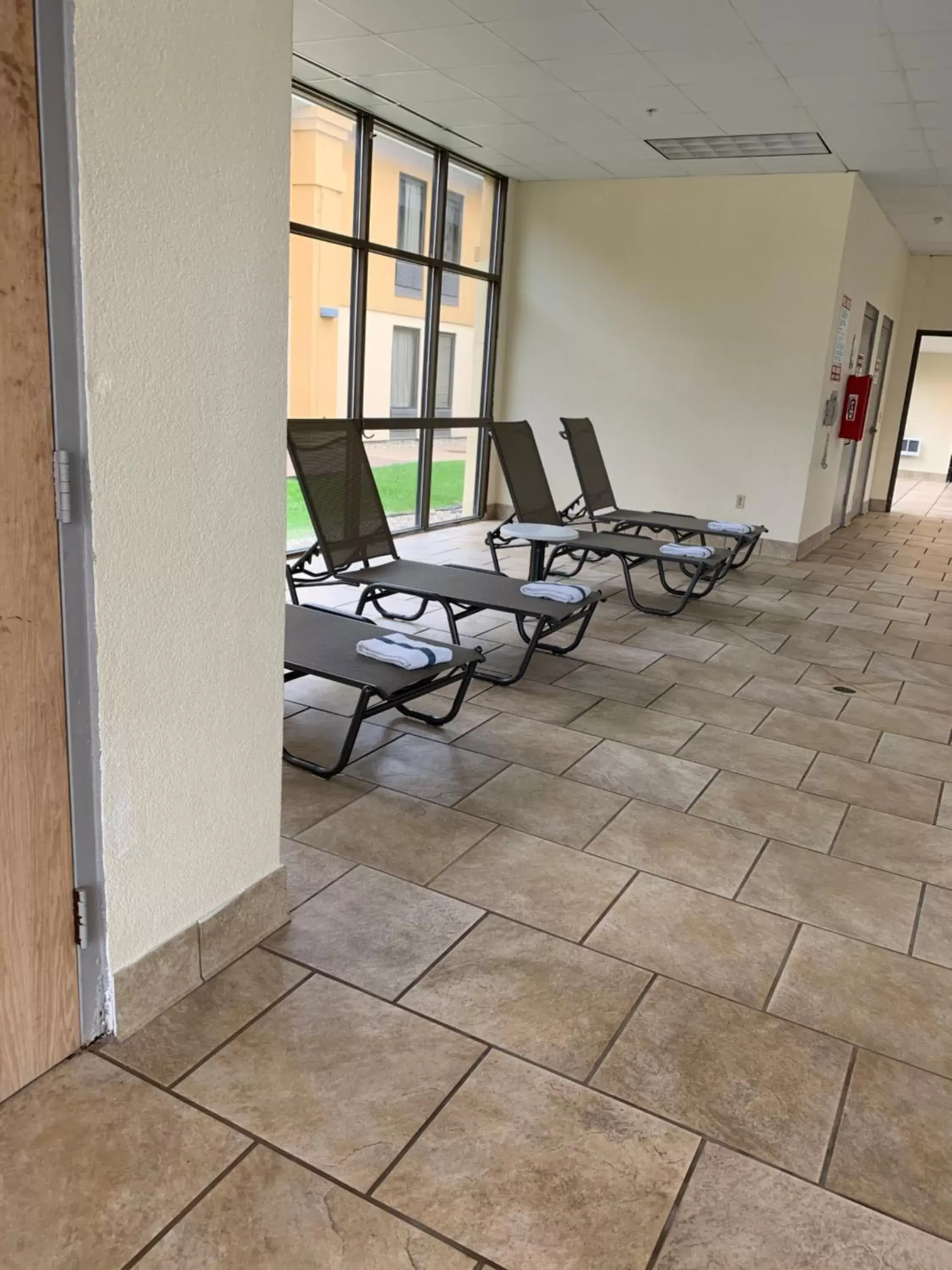 sunbed in La Quinta Inn by Wyndham Davenport & Conference Center sunbed in La Quinta Inn by Wyndham Davenport & Conference Center