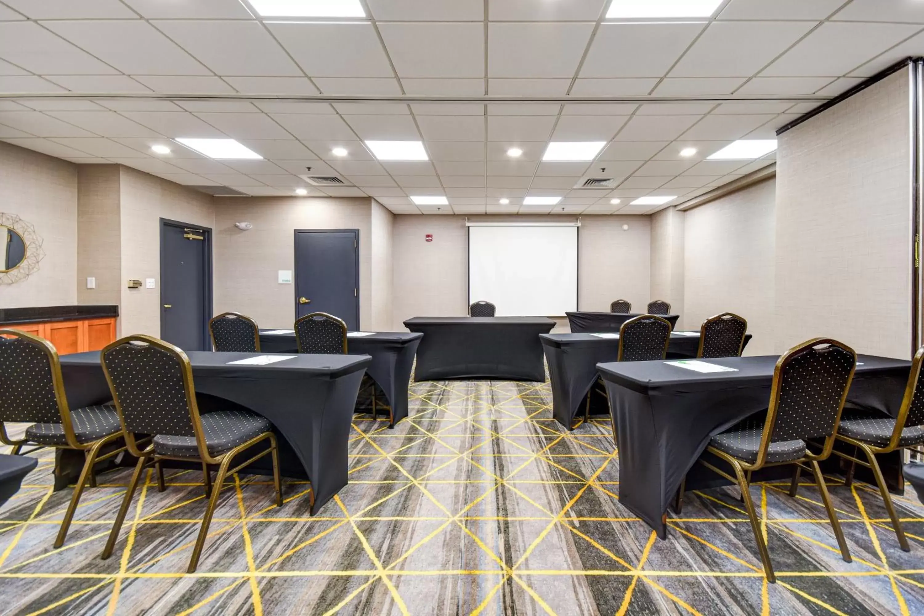 Meeting/conference room in Holiday Inn - Allentown I-78 & Rt. 222, an IHG Hotel