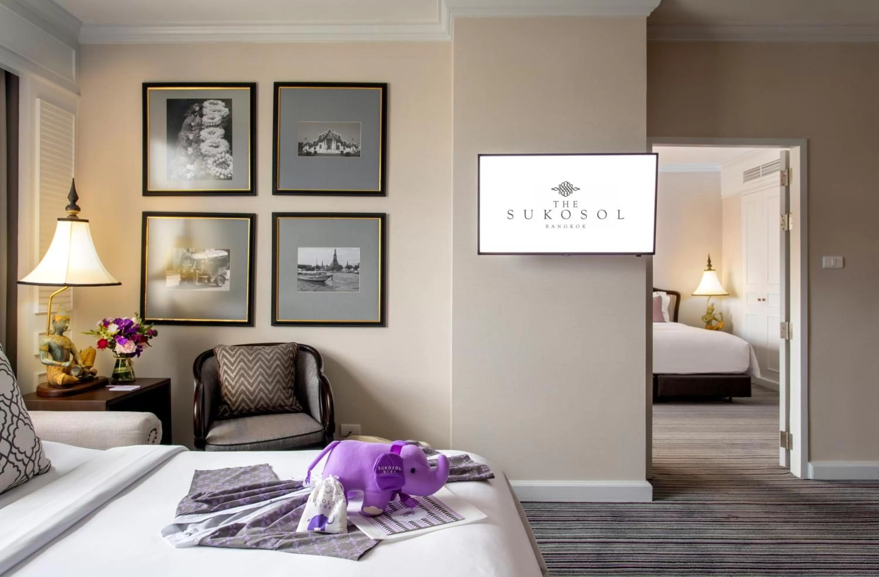 Living room, Bed in The Sukosol Hotel