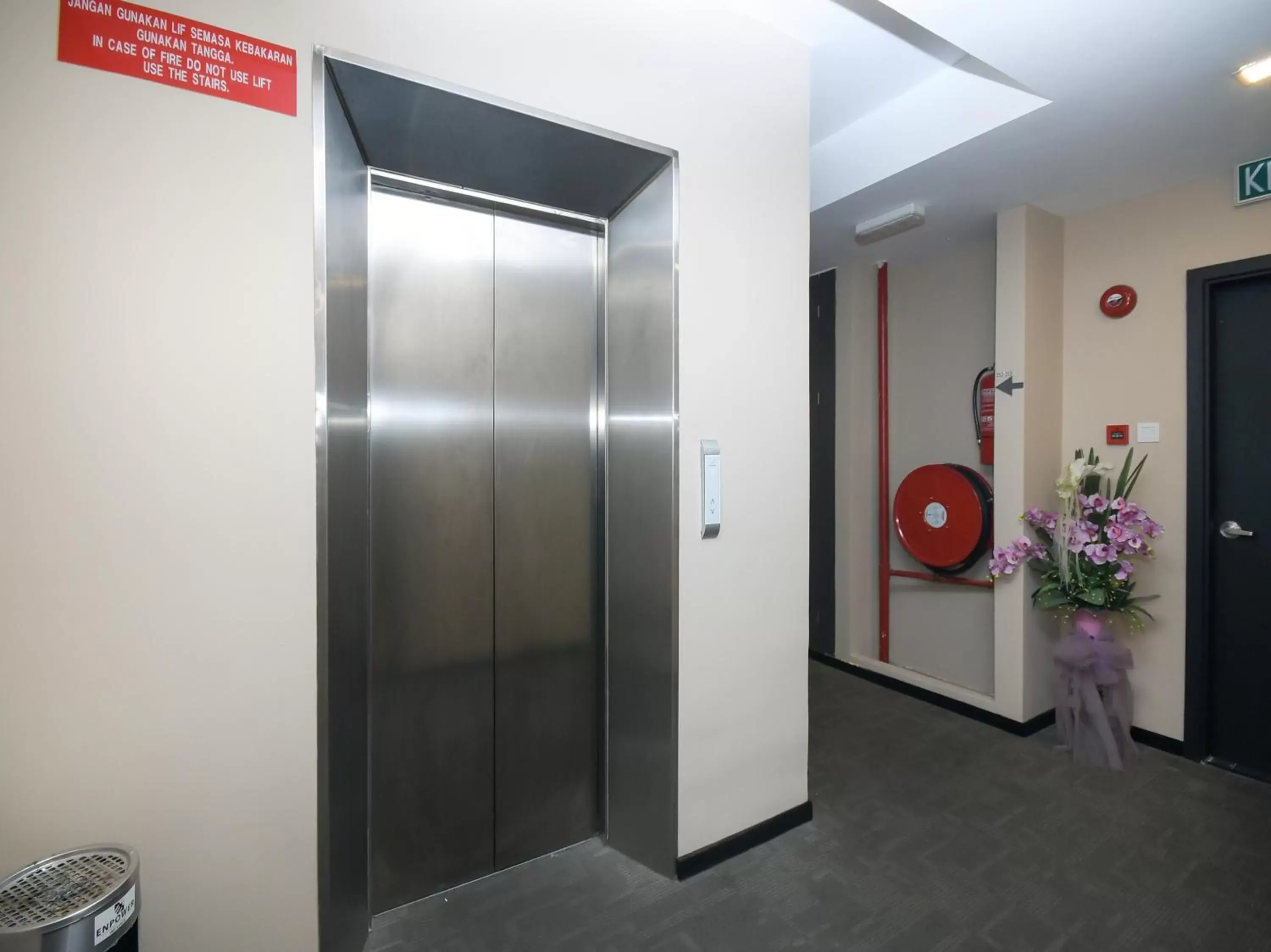 Lobby or reception, Bathroom in Super OYO 977 Hong Kong Suites