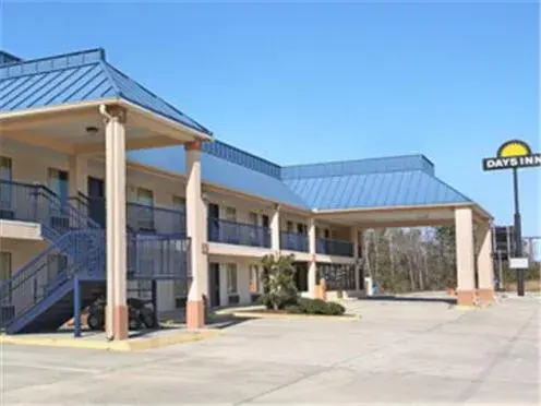 Facade/entrance in Days Inn by Wyndham Ocean Springs Facade/entrance in Days Inn by Wyndham Ocean Springs