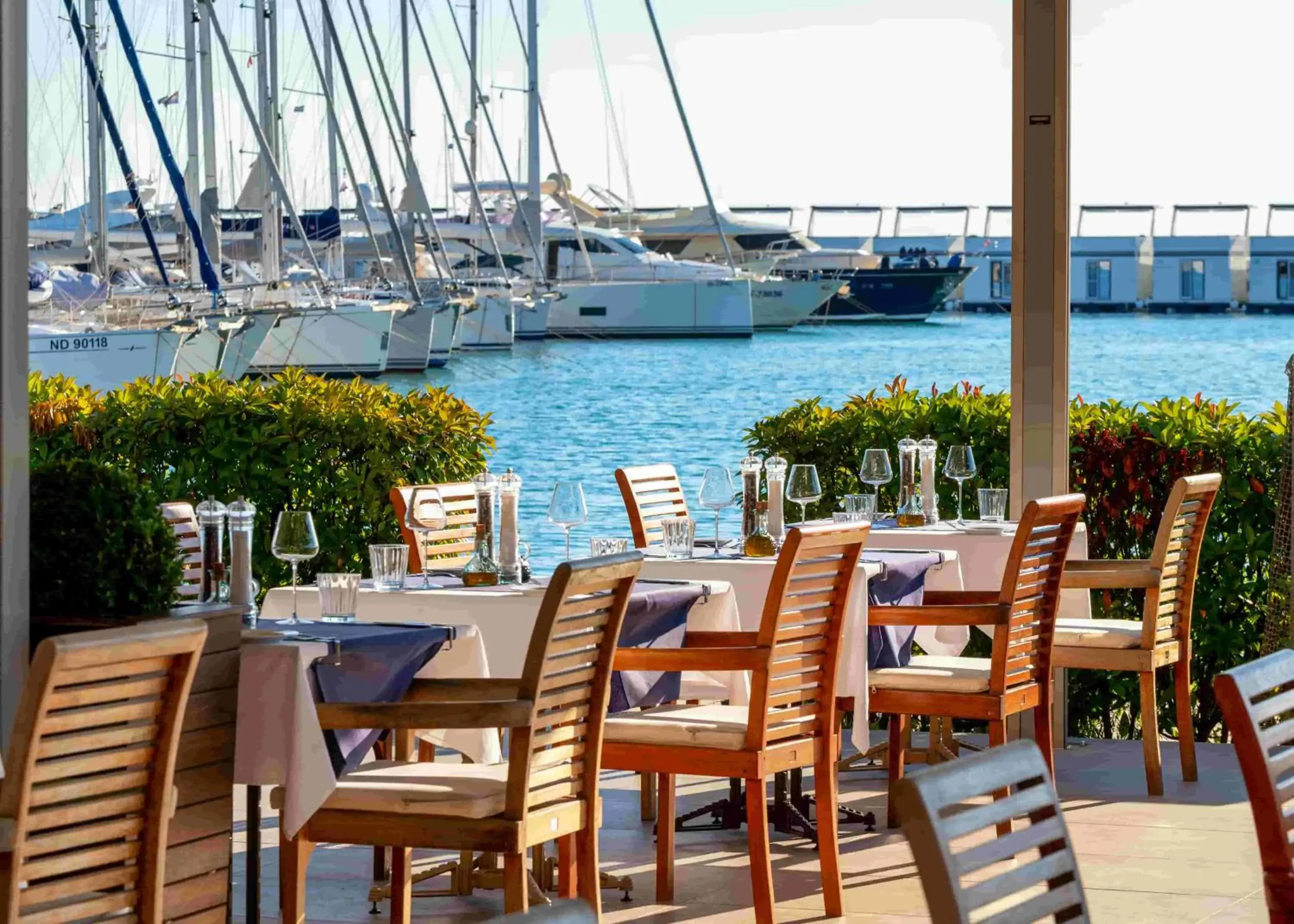 Restaurant/Places to Eat in Hotel Nautica