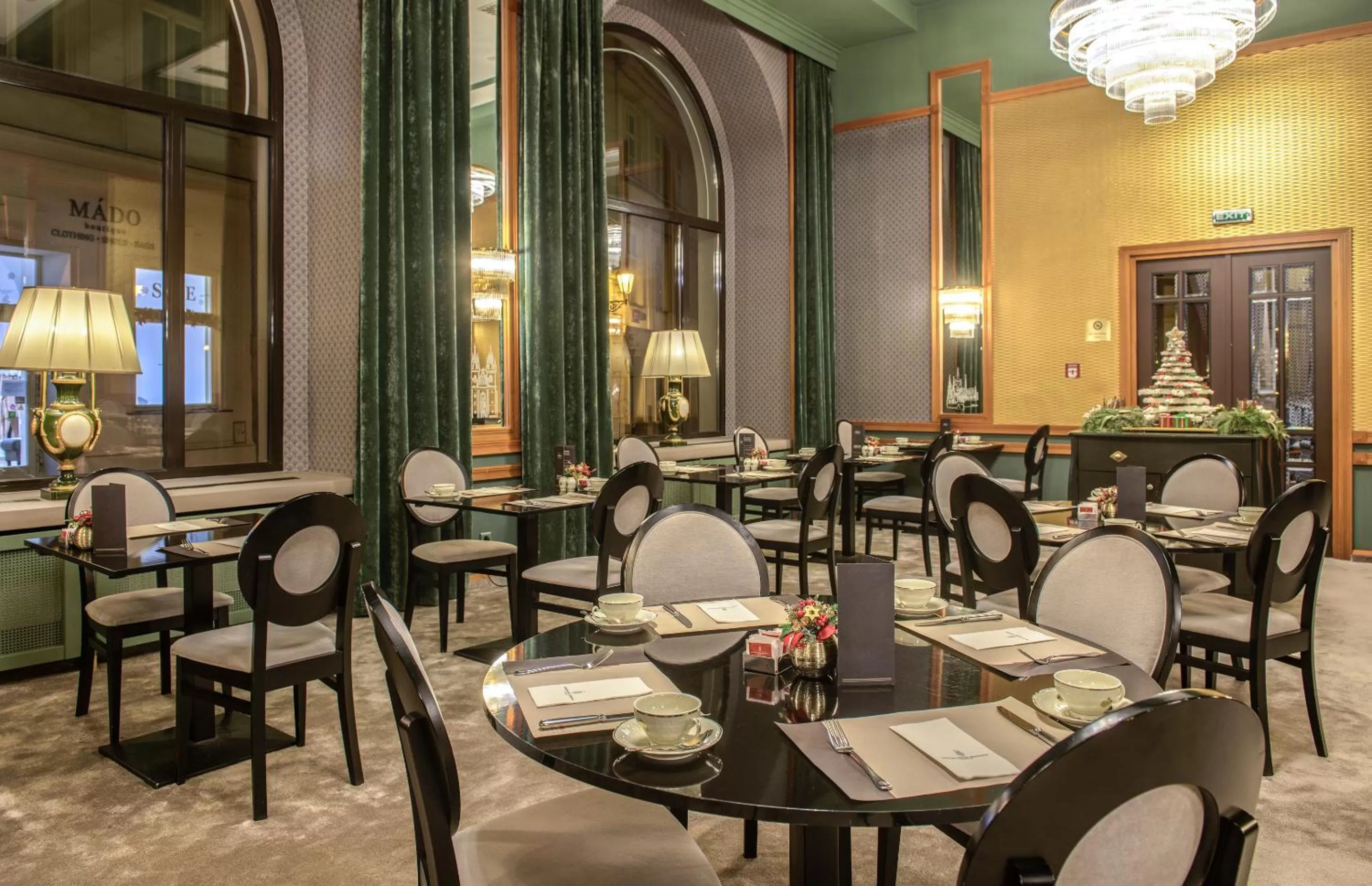 Restaurant/places to eat in Grand Hotel Bohemia