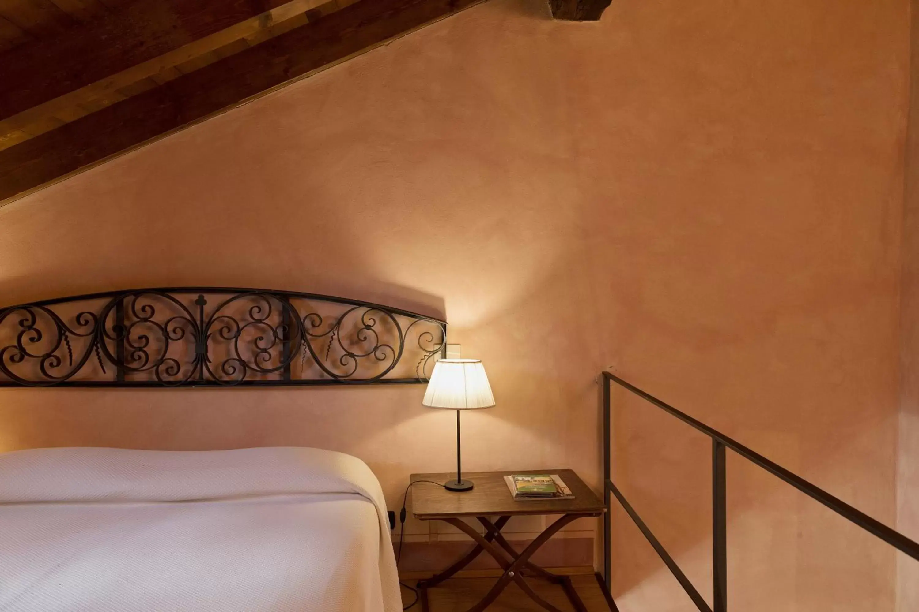 Bed in Hotel Locanda Dei Mai Intees