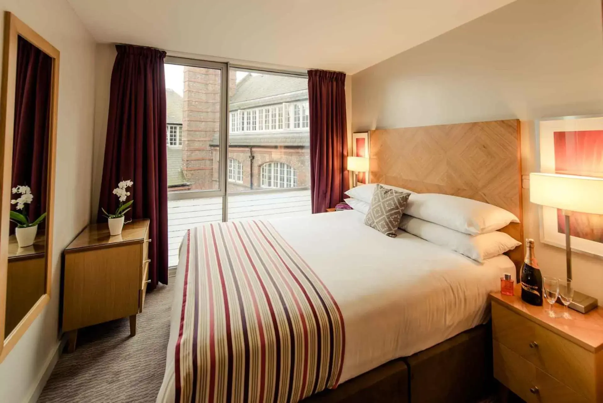 Photo of the whole room, Bed in PREMIER SUITES Liverpool