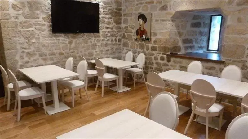 Restaurant/Places to Eat in Hotel Torre Zumeltzegi