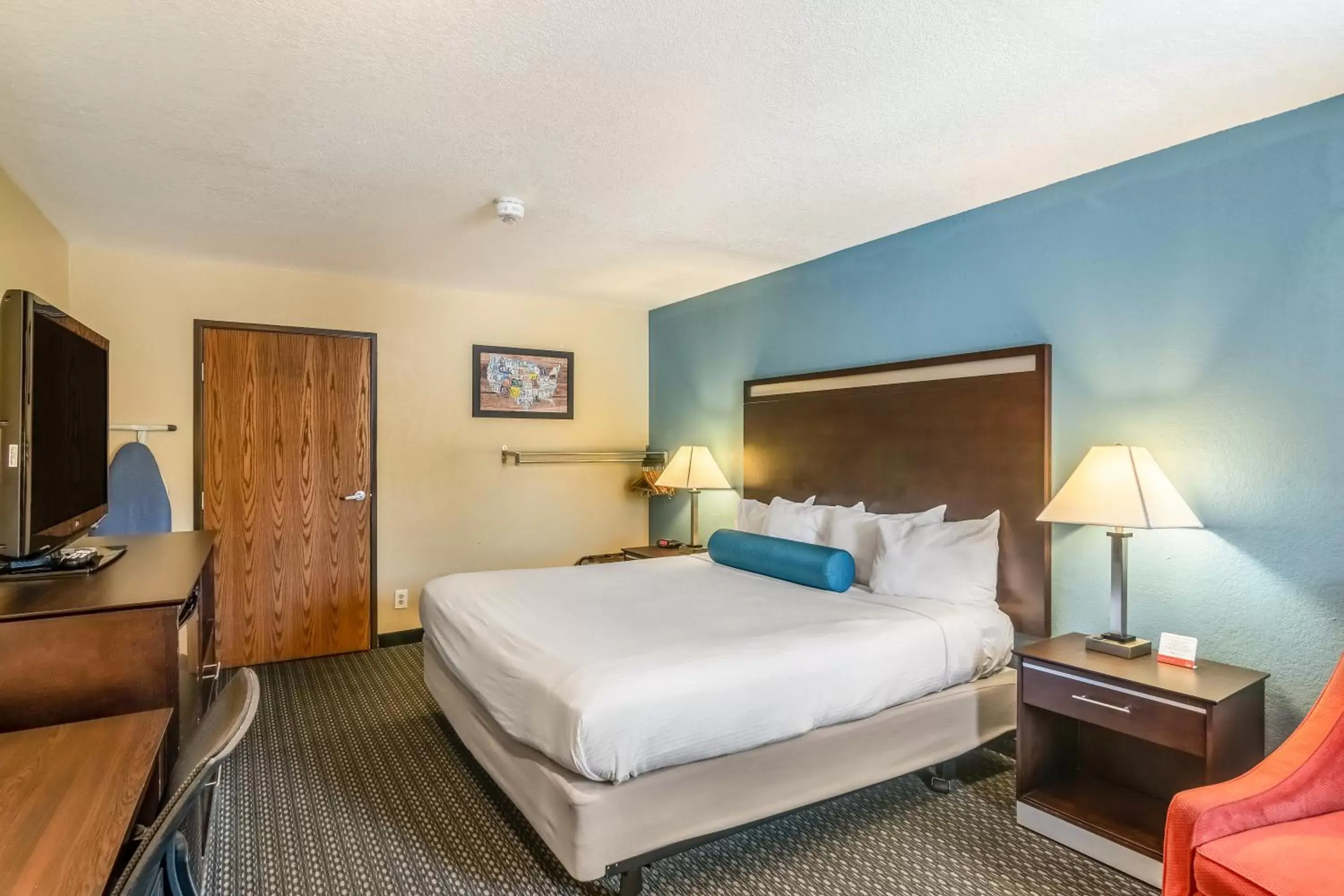 Bedroom, Bed in Glenridge Inn Glendale - Pasadena