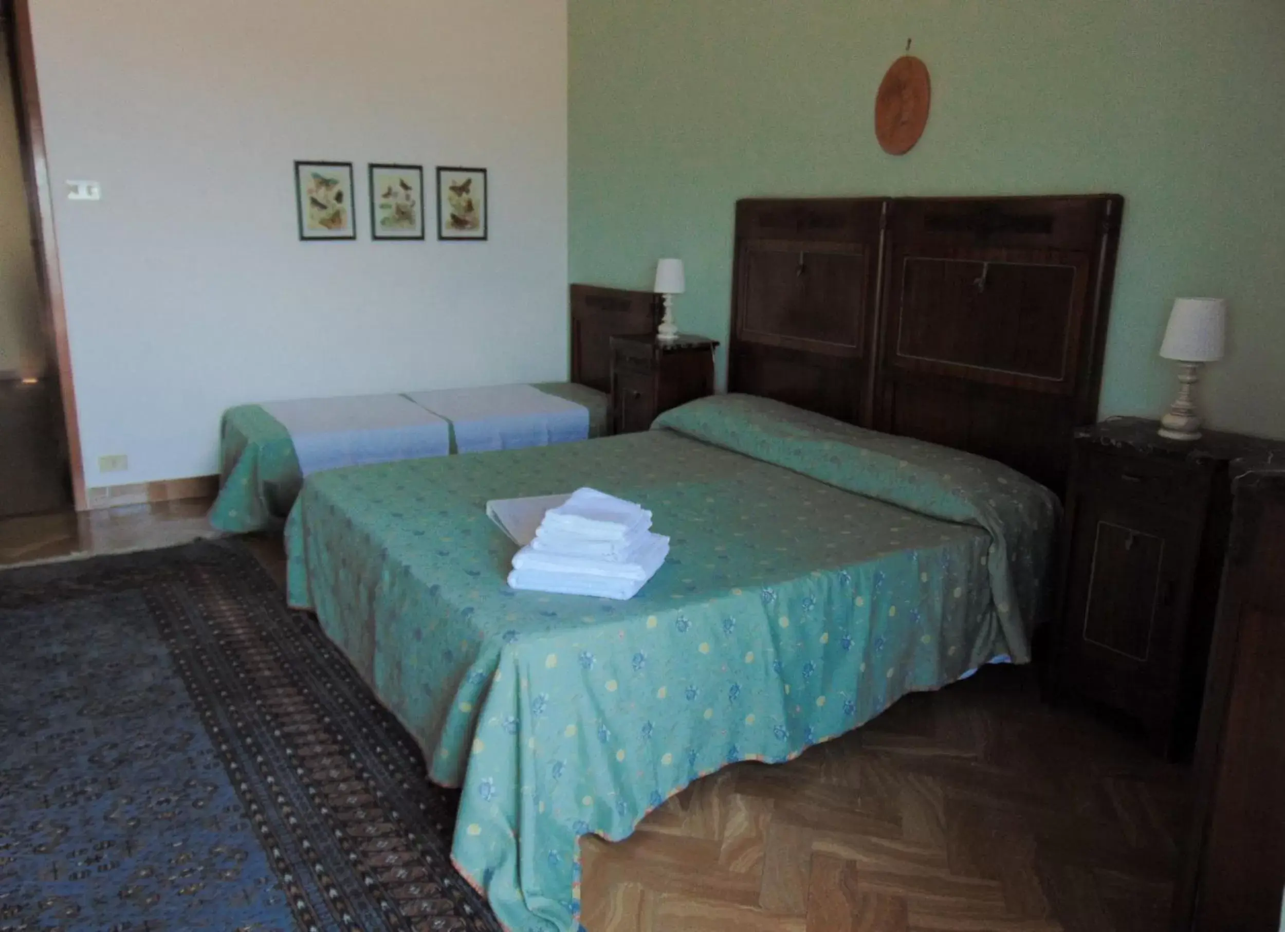 Photo of the whole room, Bed in Villa Sara