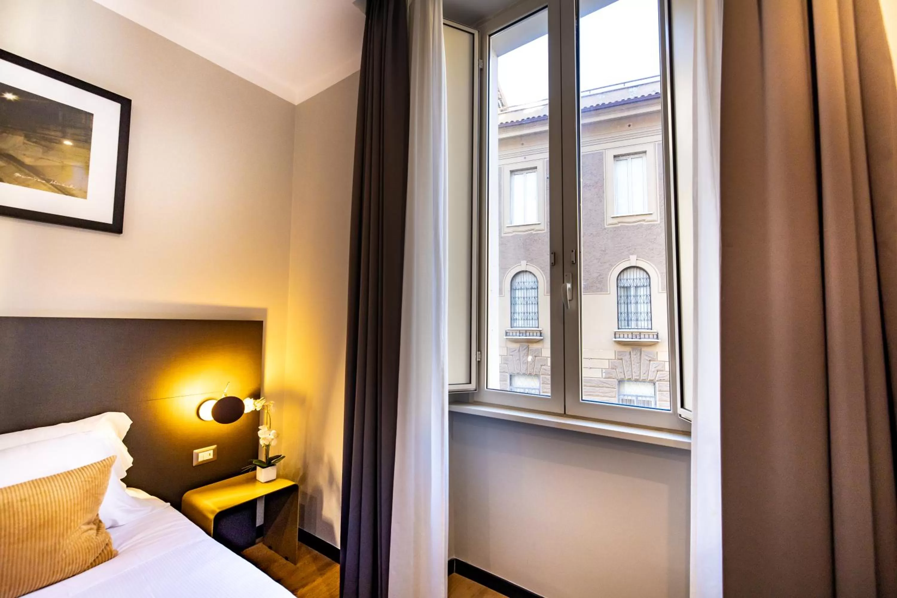 View (from property/room), Bed in The Cross Hotel