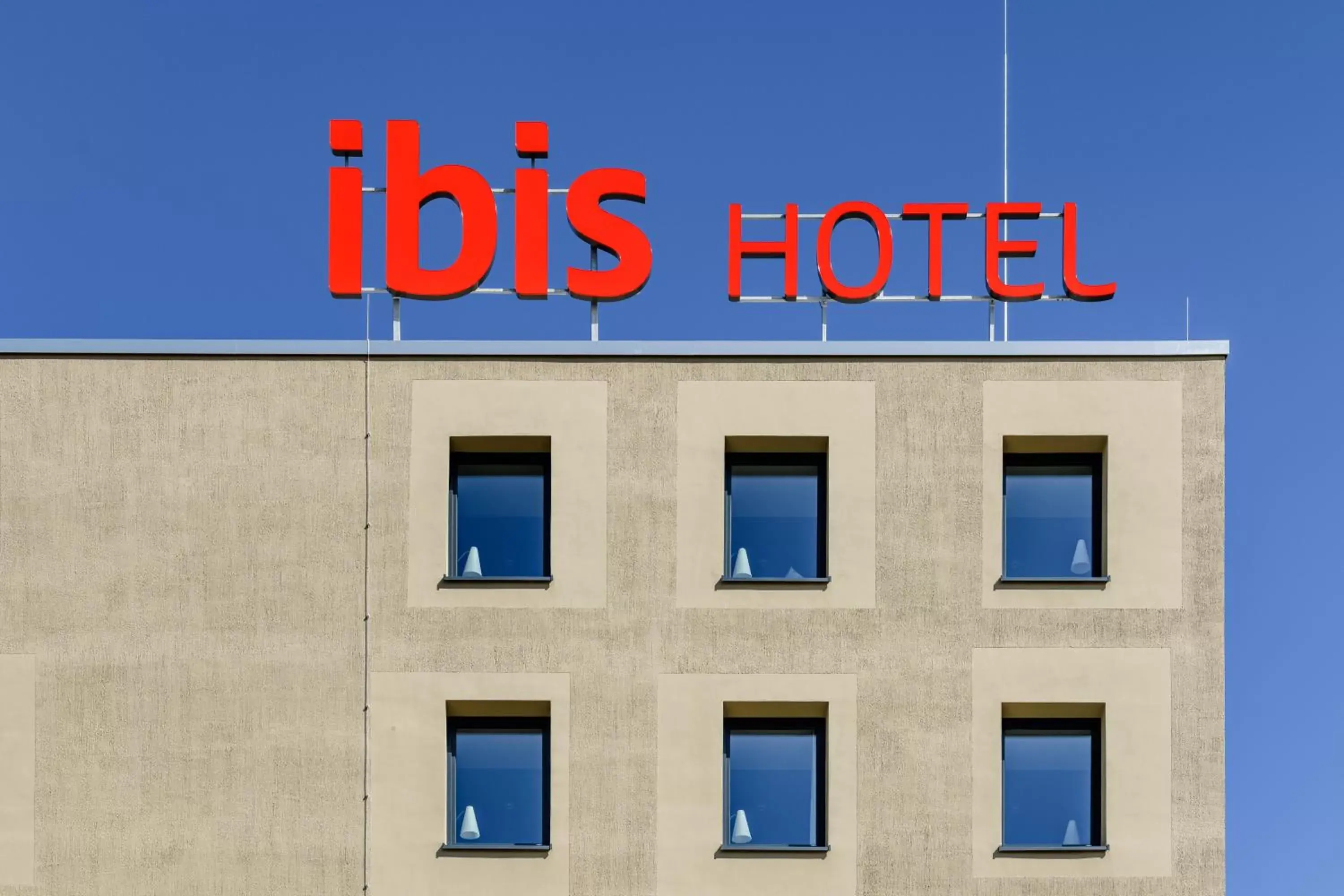 Facade/entrance, Property Logo/Sign in ibis Landshut City