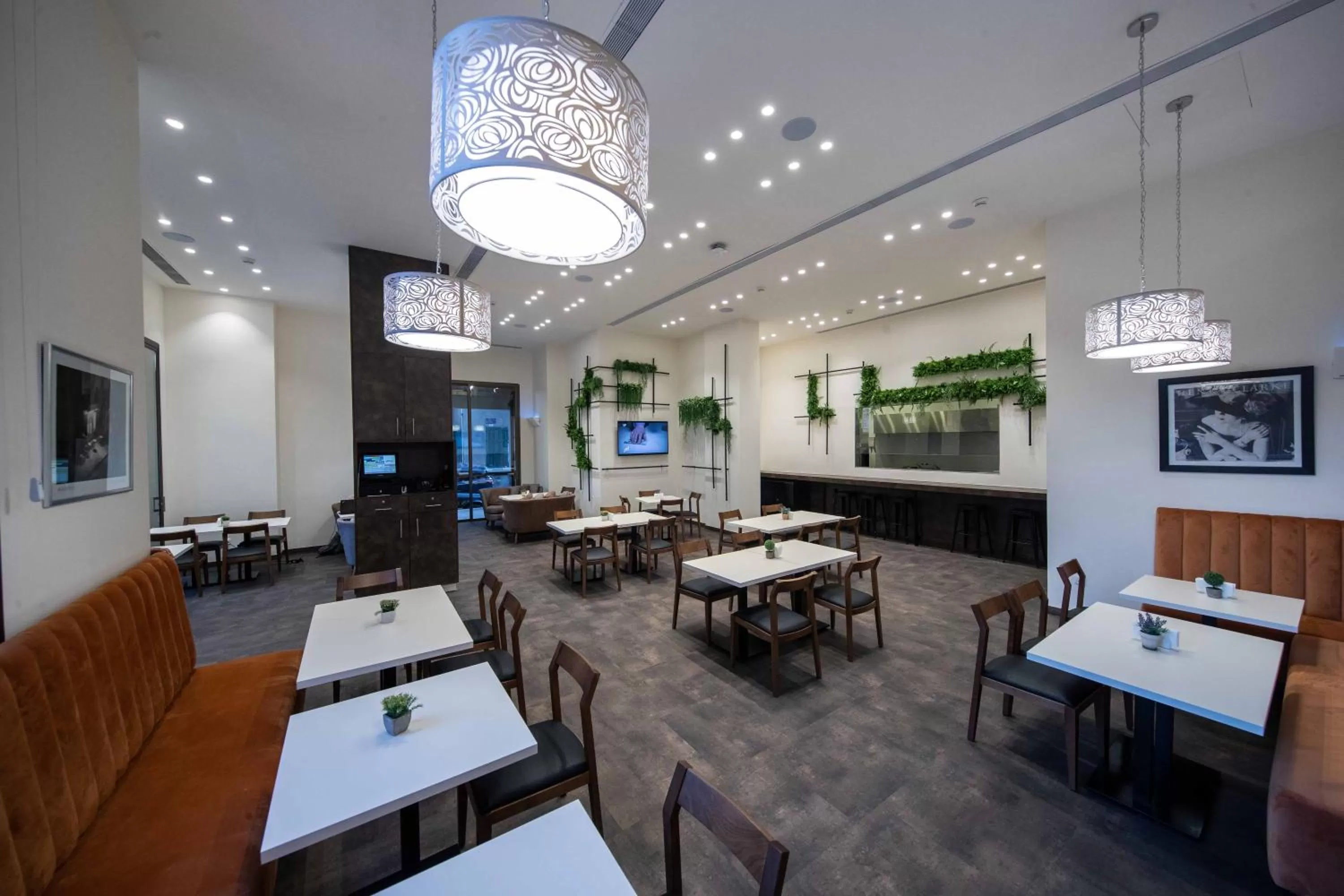 Restaurant/places to eat in Hotel De Ville