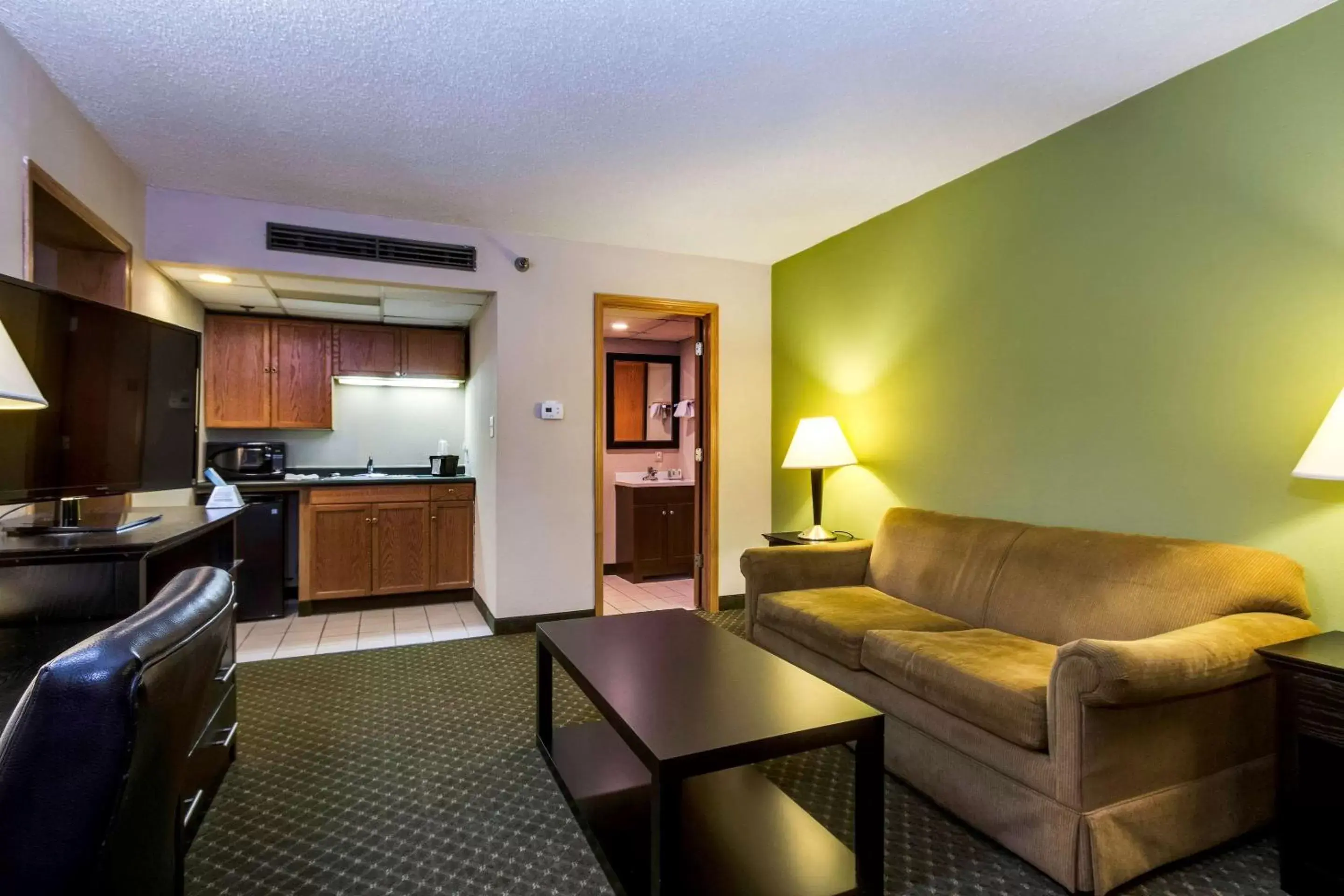 Photo of the whole room, Seating Area in Quality Inn & Suites Moline