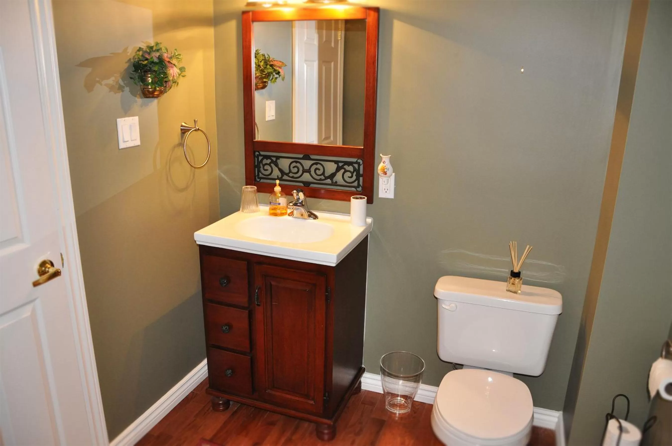 Bathroom in Forest Hill Bed and Breakfast