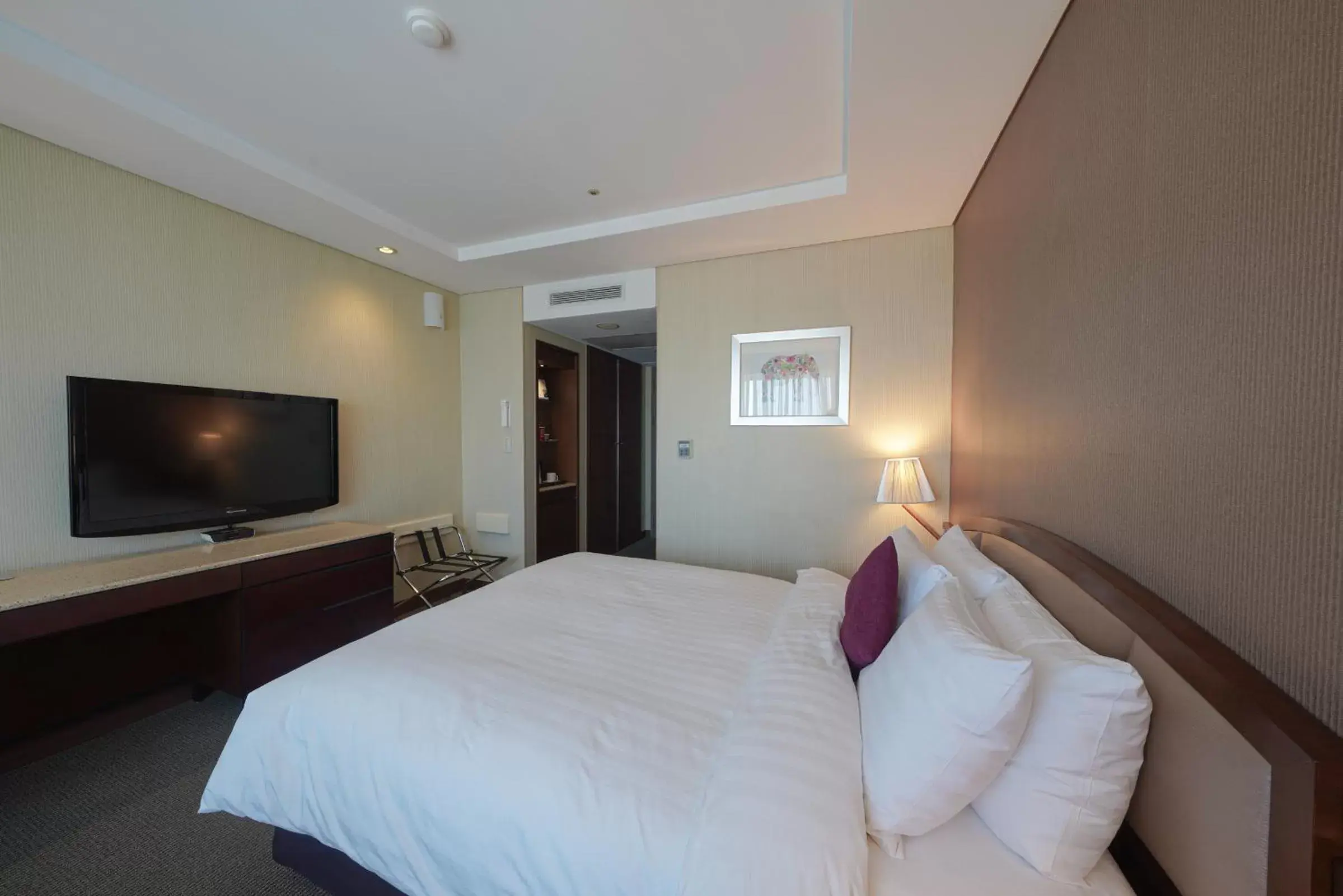 Bed in Best Western Premier Gangnam Hotel