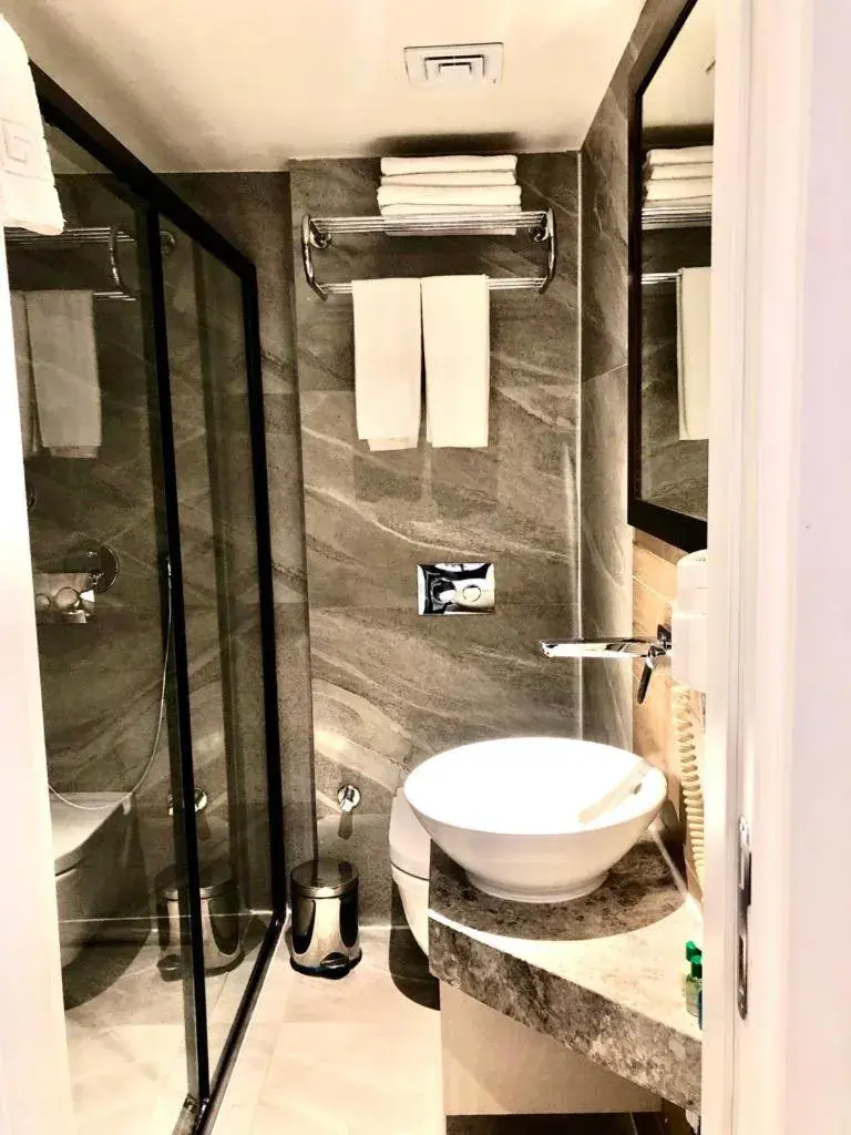 Bathroom in Grand Durmaz Hotel