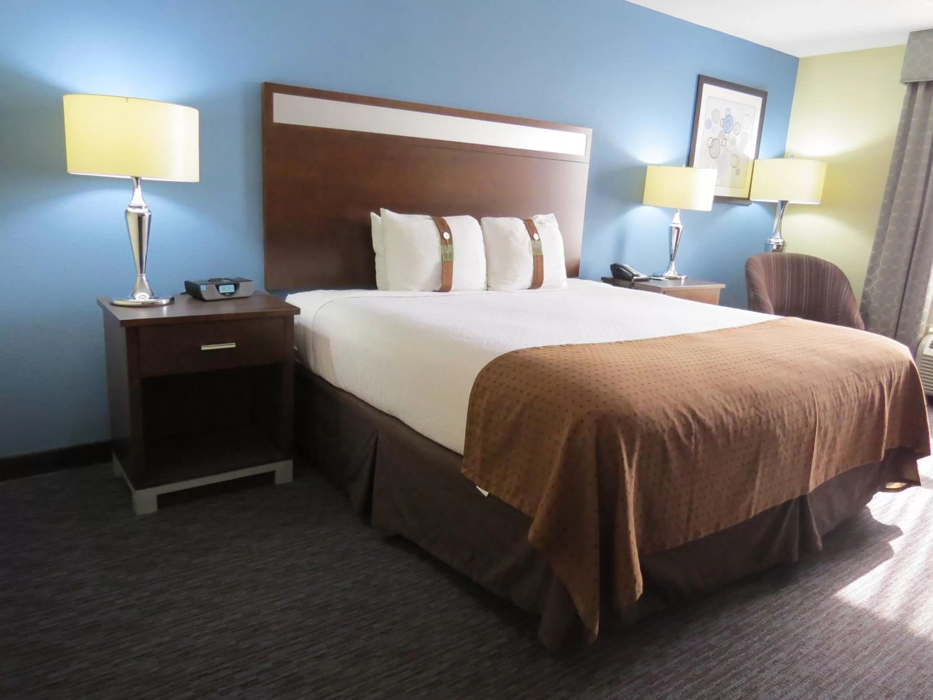 Photo of the whole room, Bed in Holiday Inn Lansdale-Hatfield by IHG