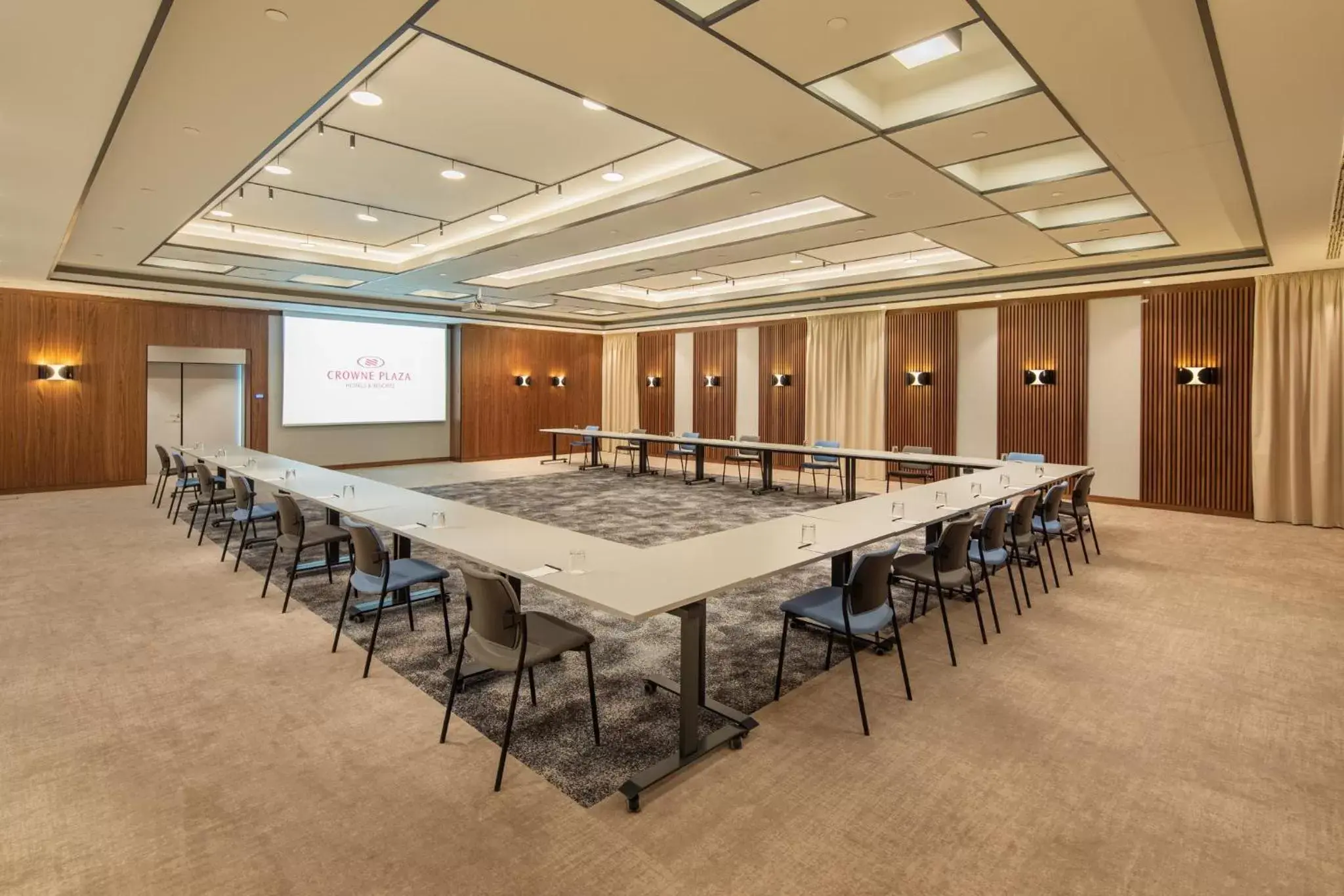 Meeting/conference room in Crowne Plaza Budapest, an IHG Hotel