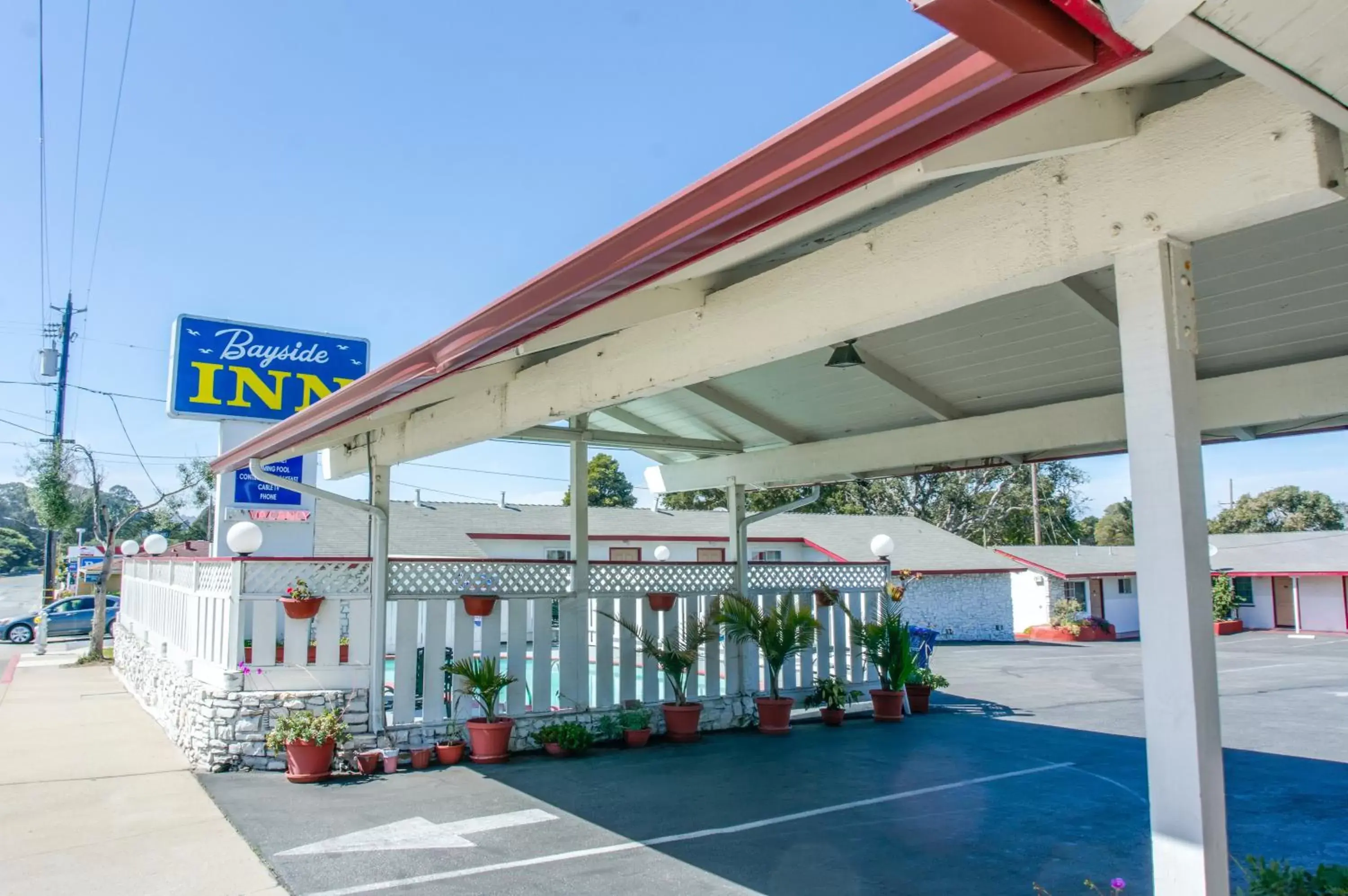 Facade/entrance in Bayside Inn