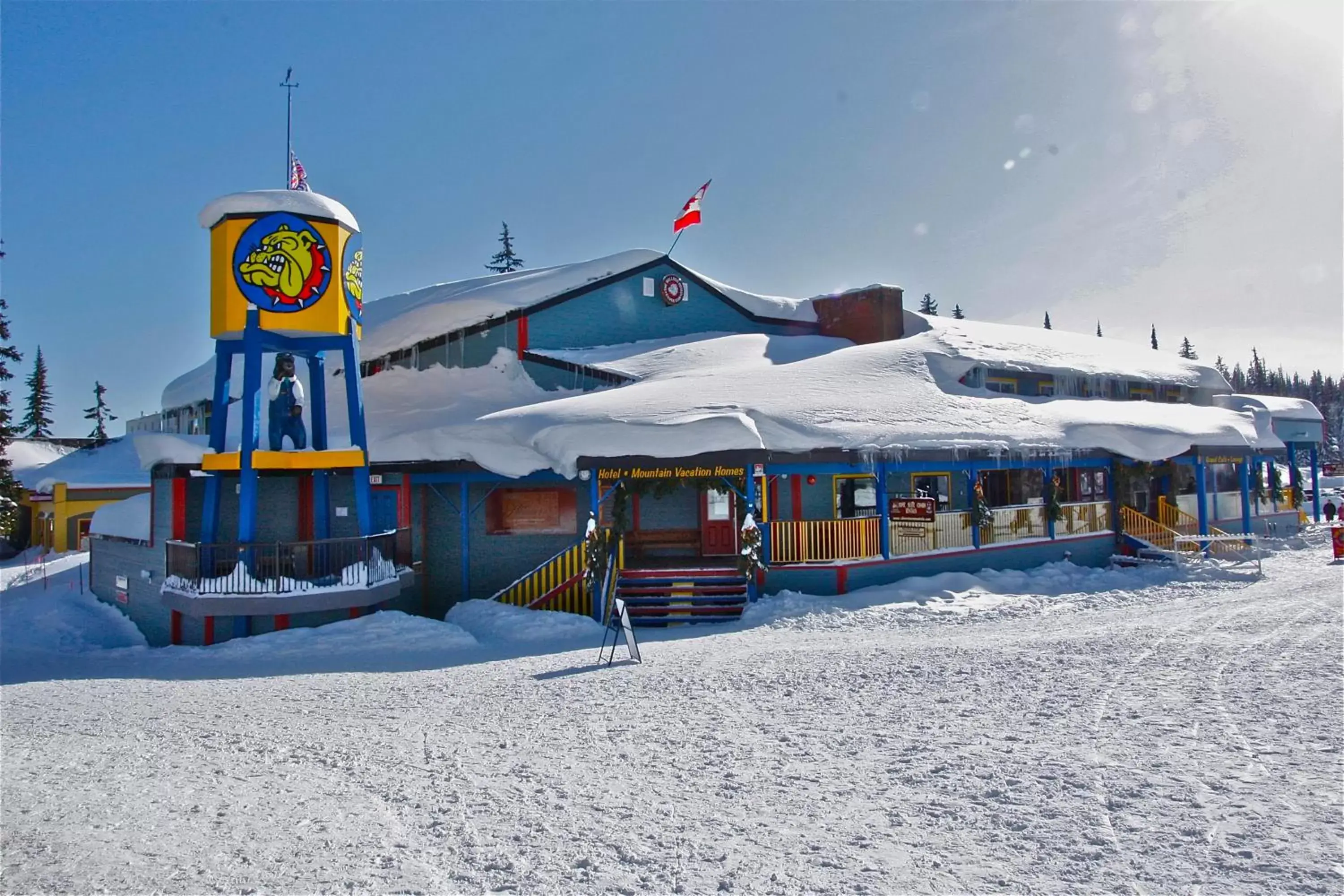 Facade/entrance, Winter in The Bulldog Hotel