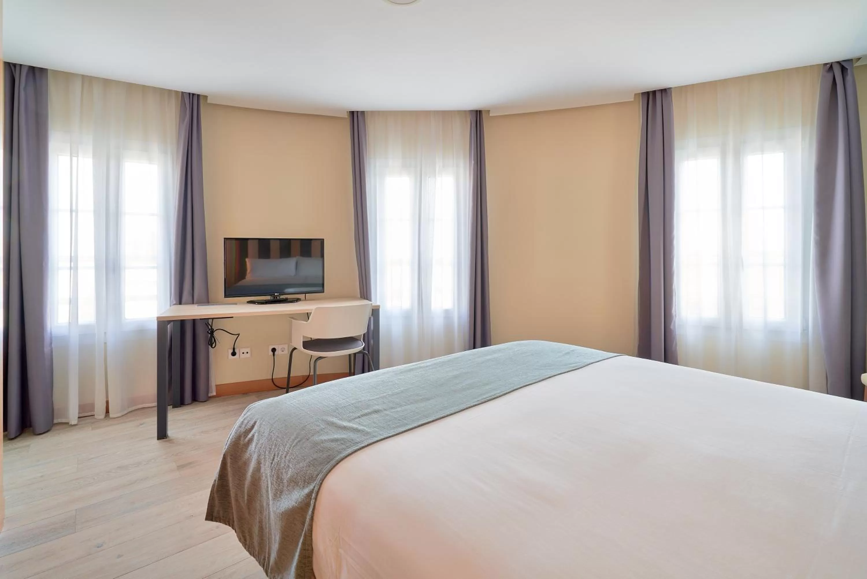 Bed in Smart Hotel La Sagra