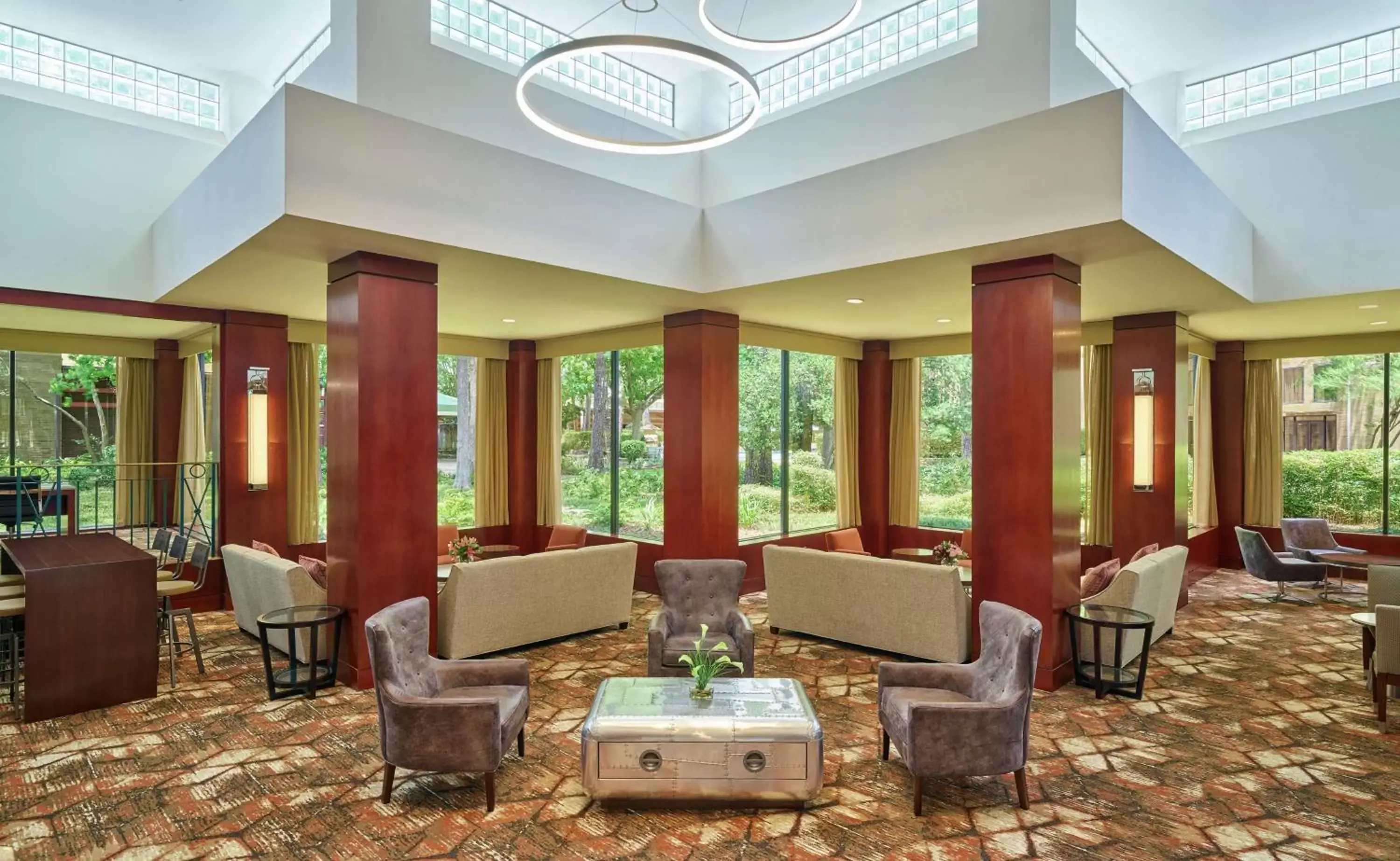 Lobby or reception, Restaurant/Places to Eat in DoubleTree by Hilton Houston Intercontinental Airport