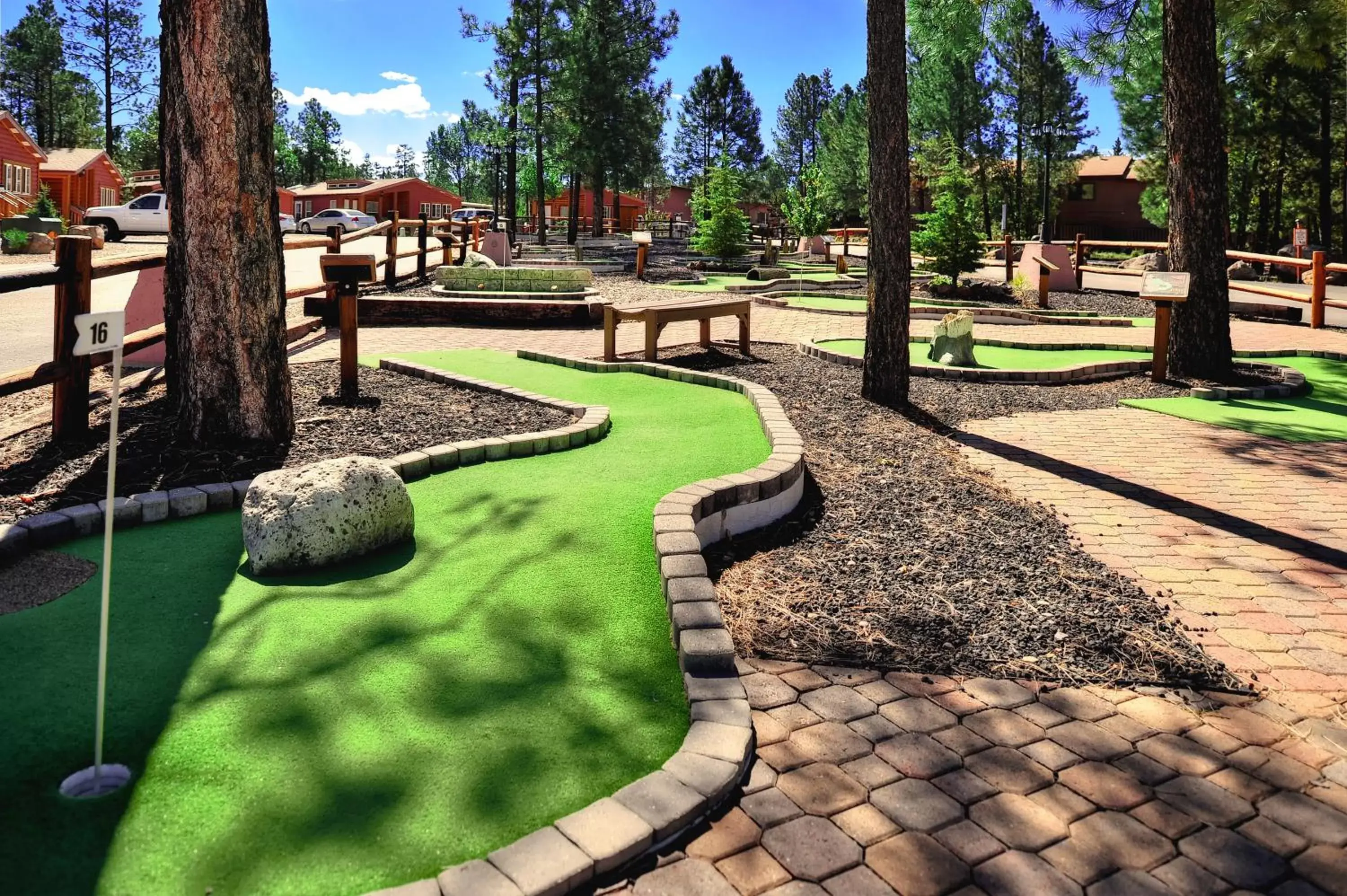 Minigolf, Garden in PVC at The Roundhouse Resort