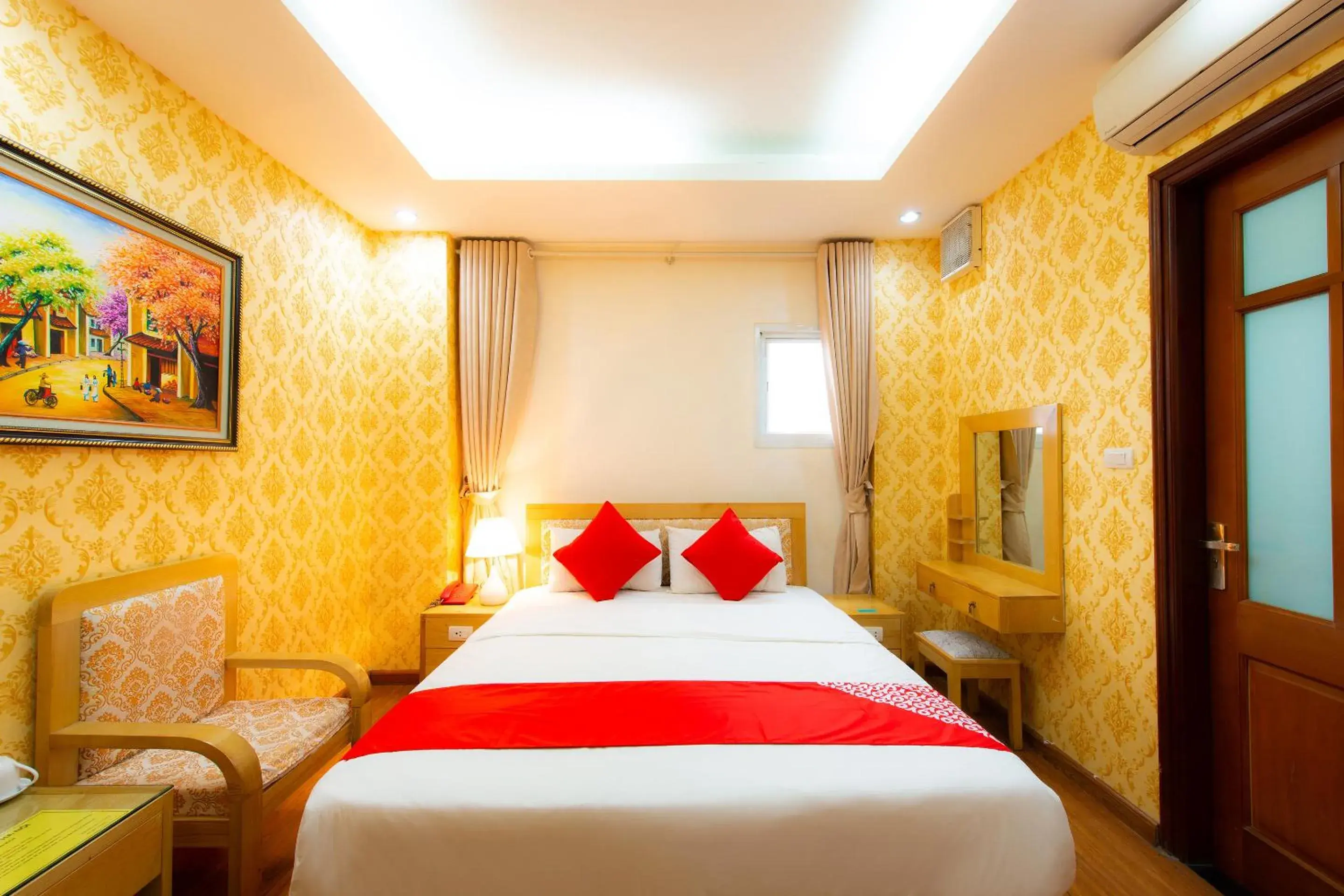 Bedroom, Bed in OYO 191 Dragon Hotel