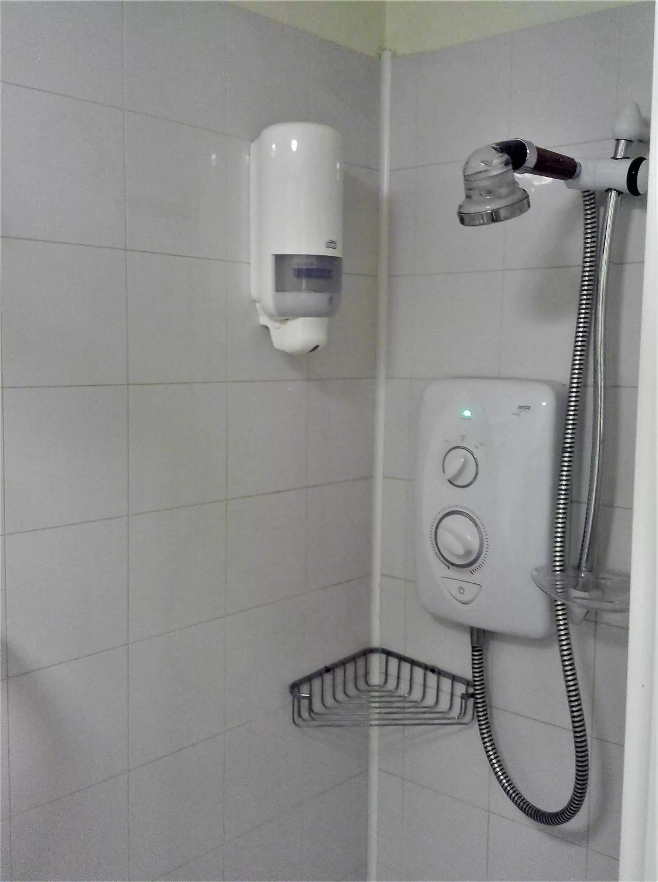 Shower, Bathroom in Mike & Carolyn Ball B&B