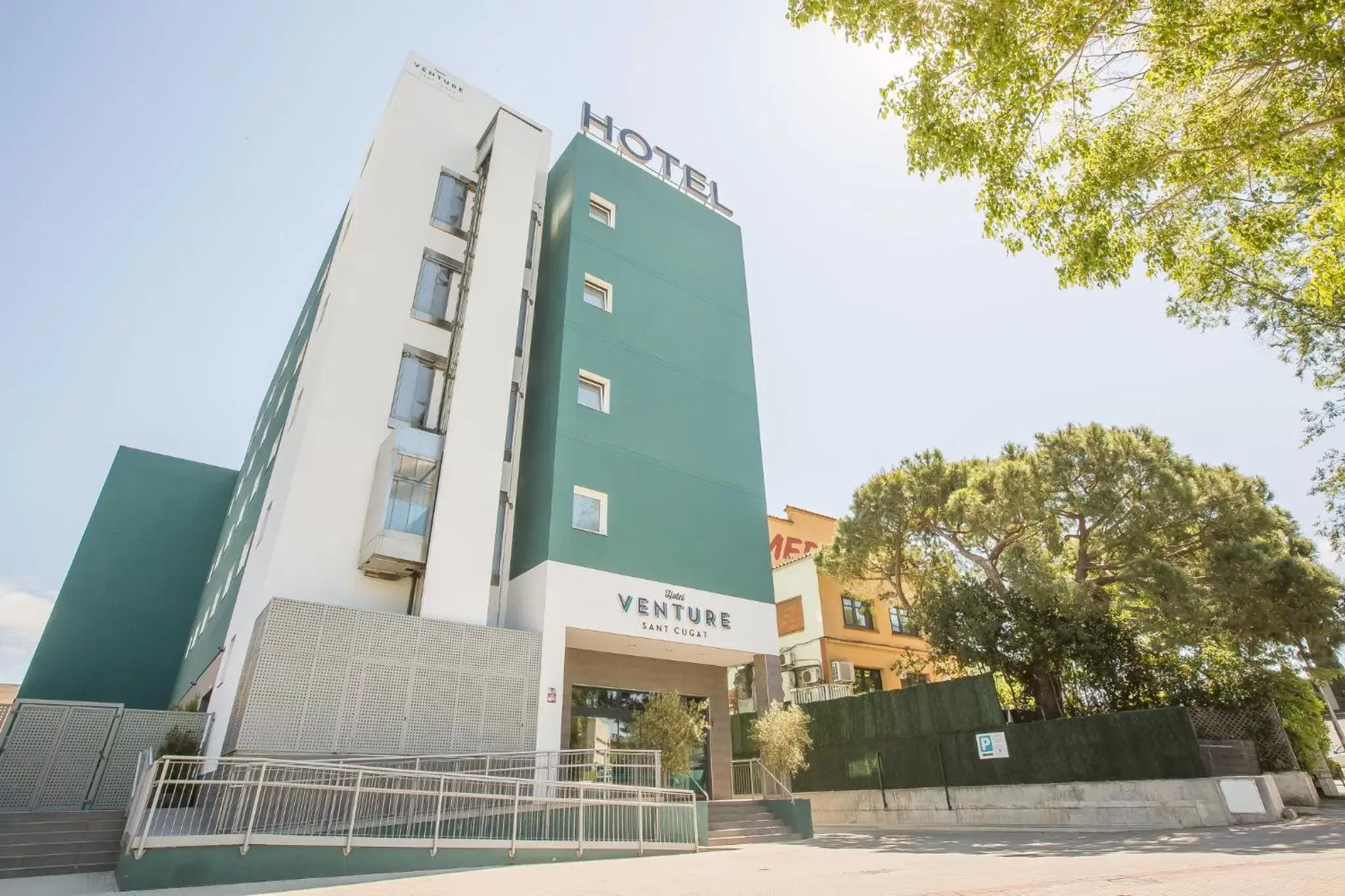 Facade/entrance, Property Building in Hotel Venture Sant Cugat