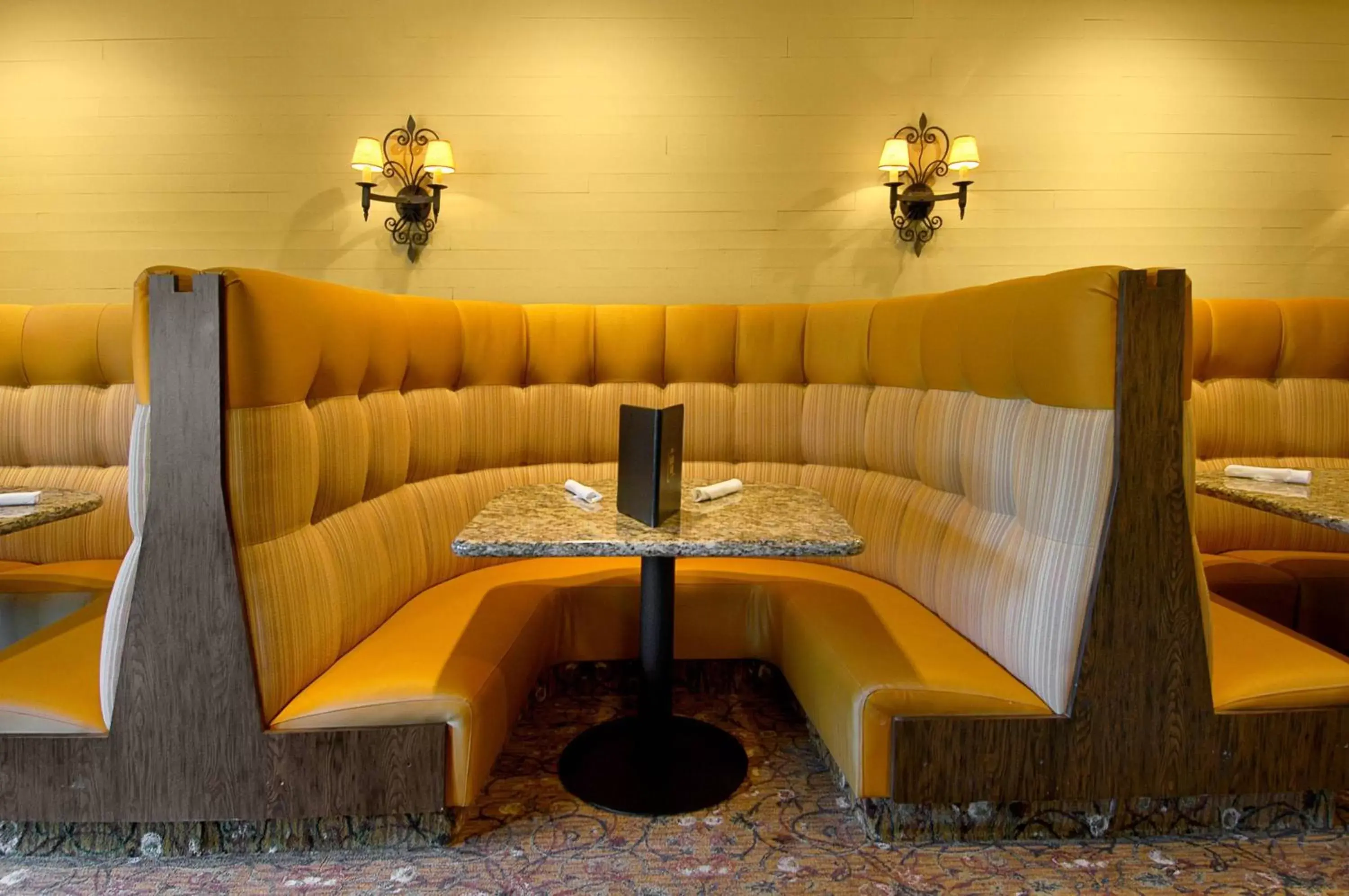 Lounge or bar in Red Lion Hotel Kelso Lounge or bar in Red Lion Hotel Kelso