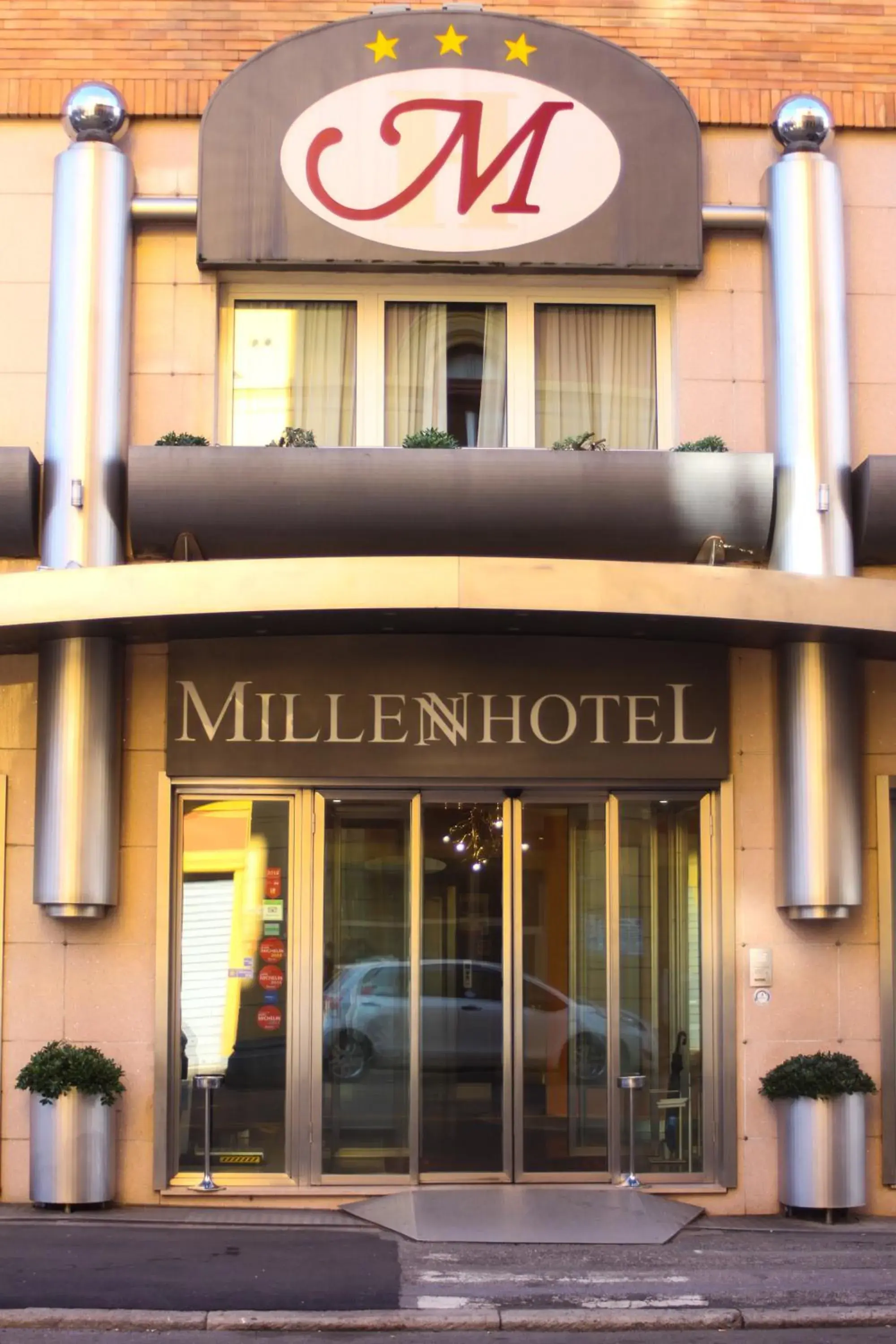 Facade/entrance in Millennhotel Facade/entrance in Millennhotel