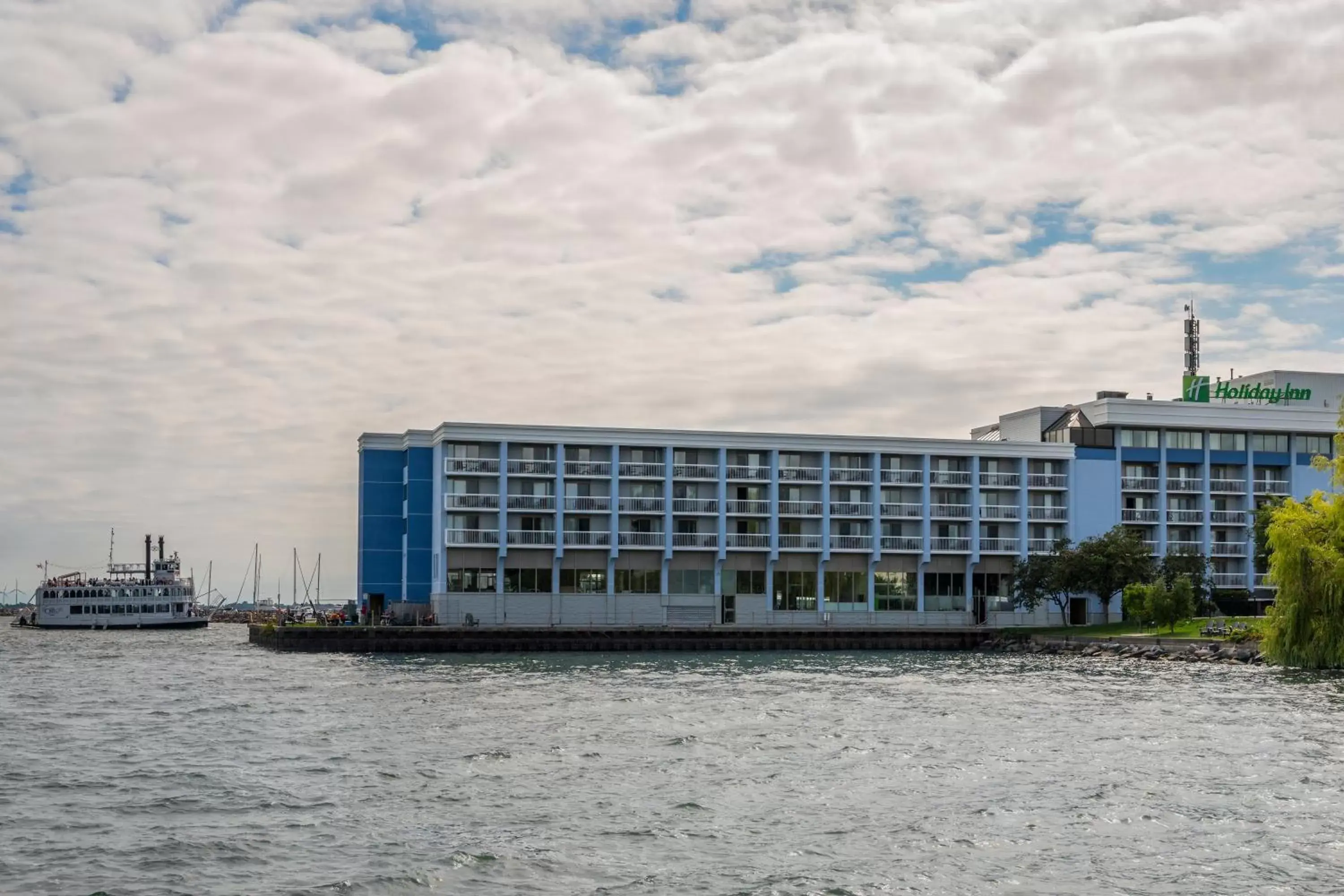Property Building in Holiday Inn Kingston - Waterfront, an IHG Hotel