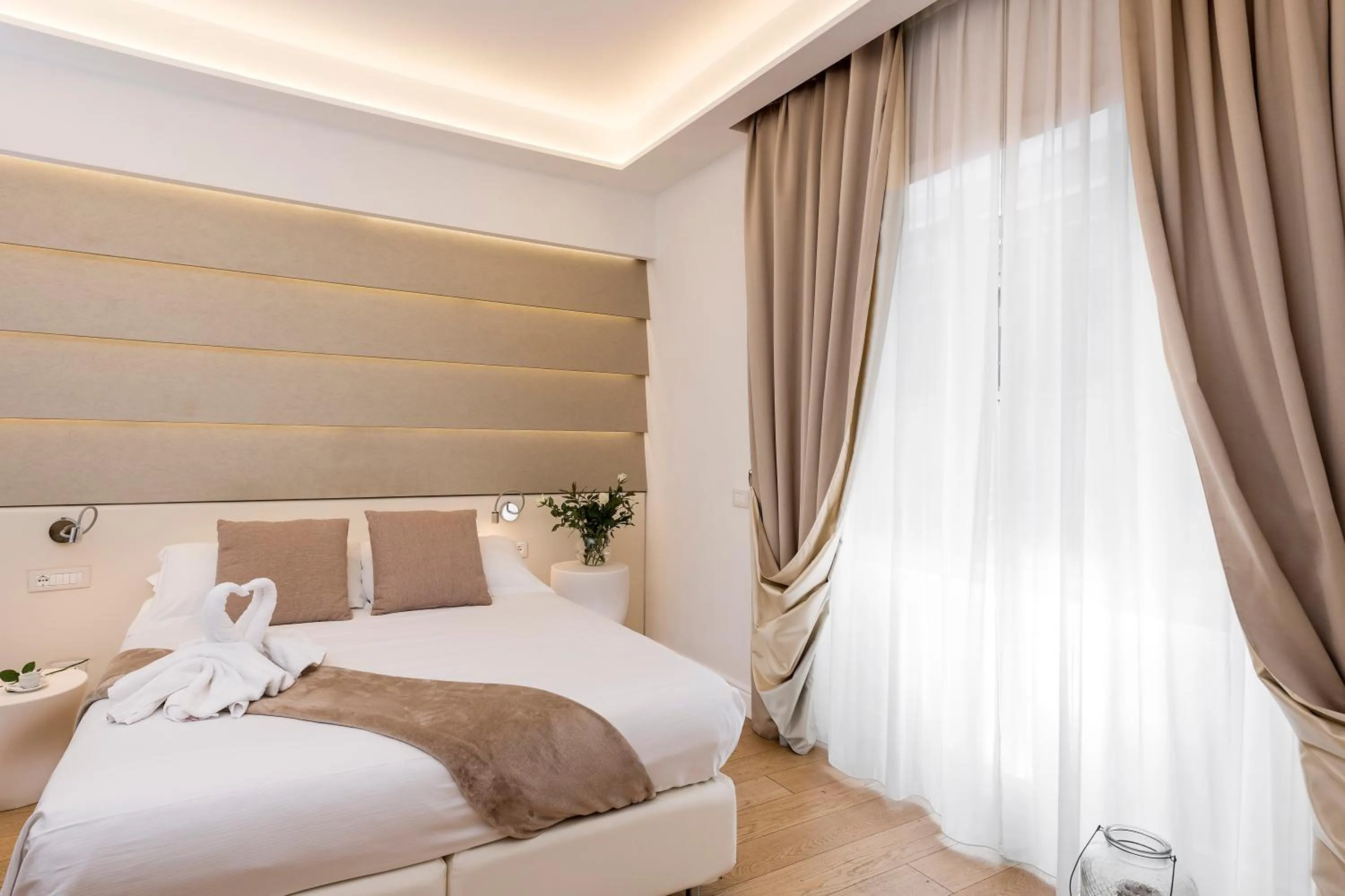 Bedroom, Bed in Vatican Style