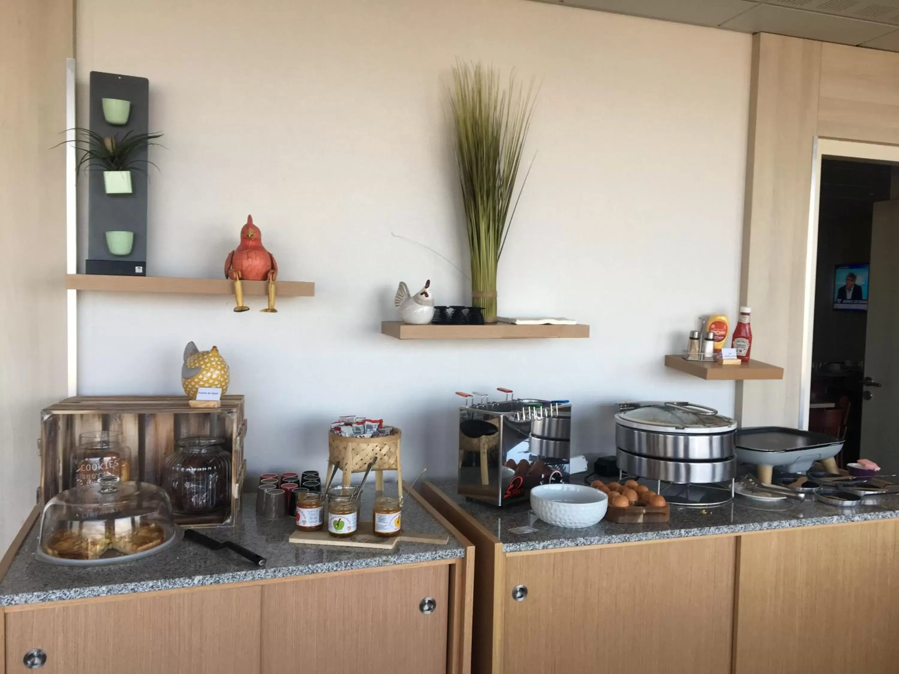 Food and drinks, Kitchen/Kitchenette in Mercure Dieppe La Présidence