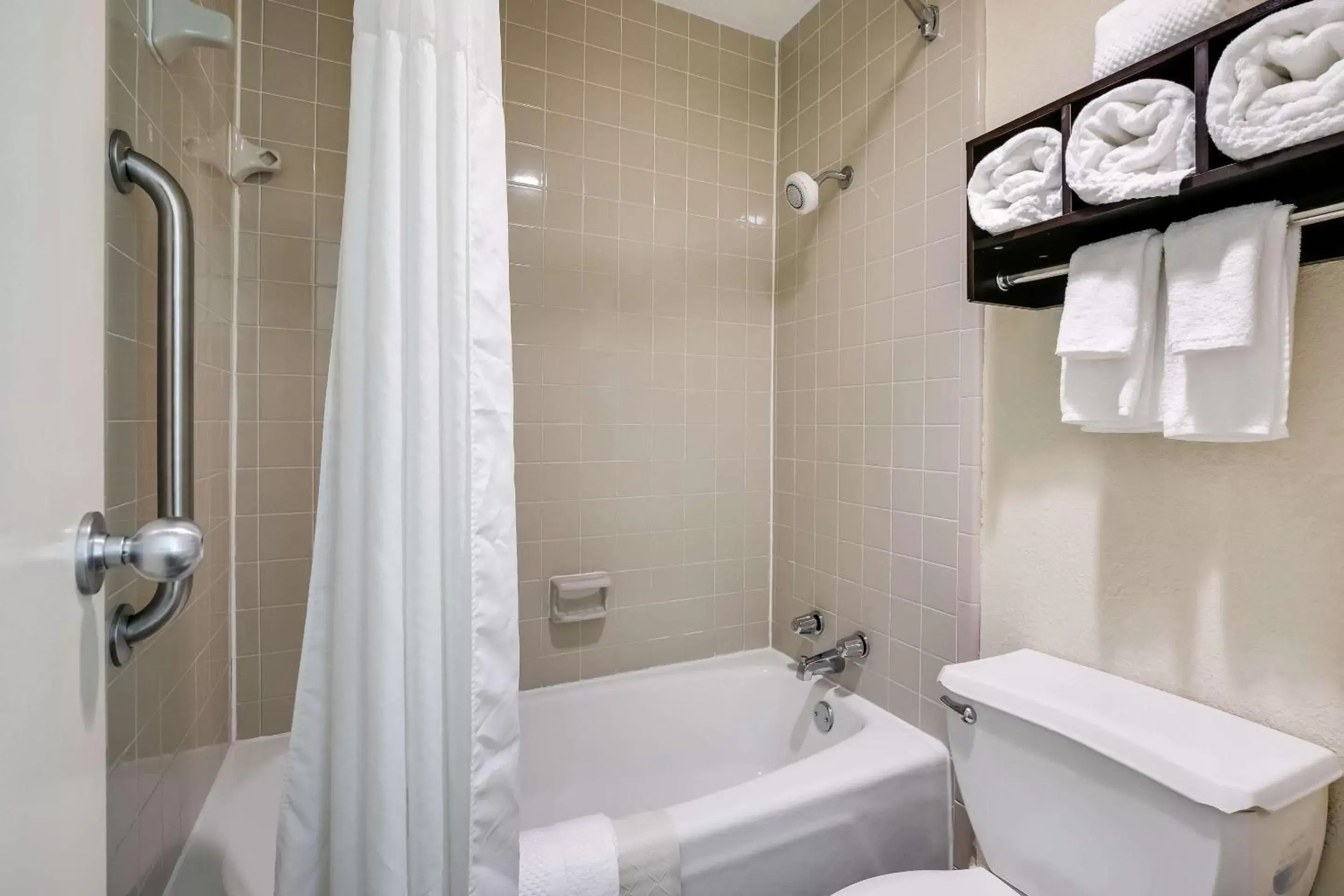 Bathroom in Quality Inn & Suites Mount Chalet