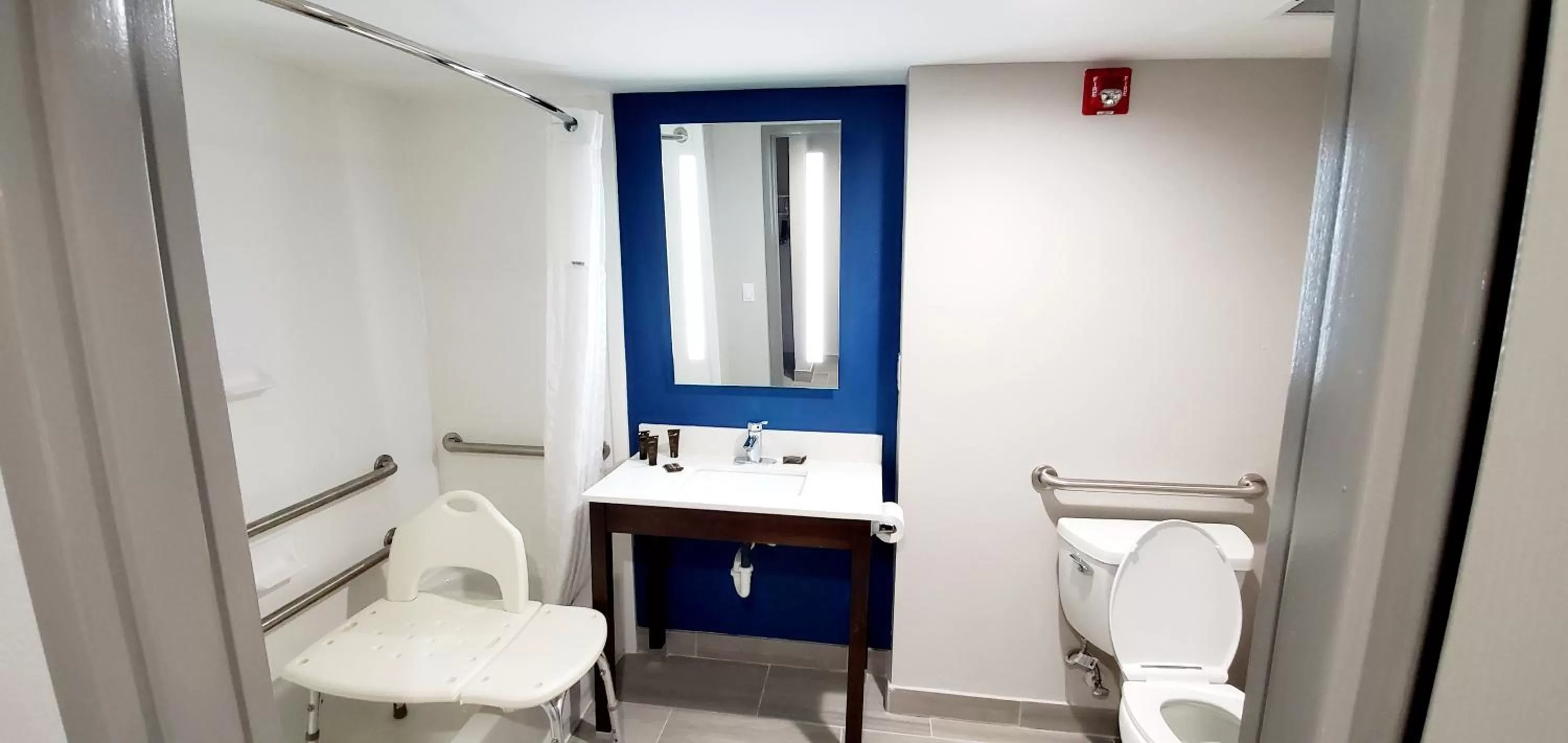 Bathroom in Wingate by Wyndham Tupelo