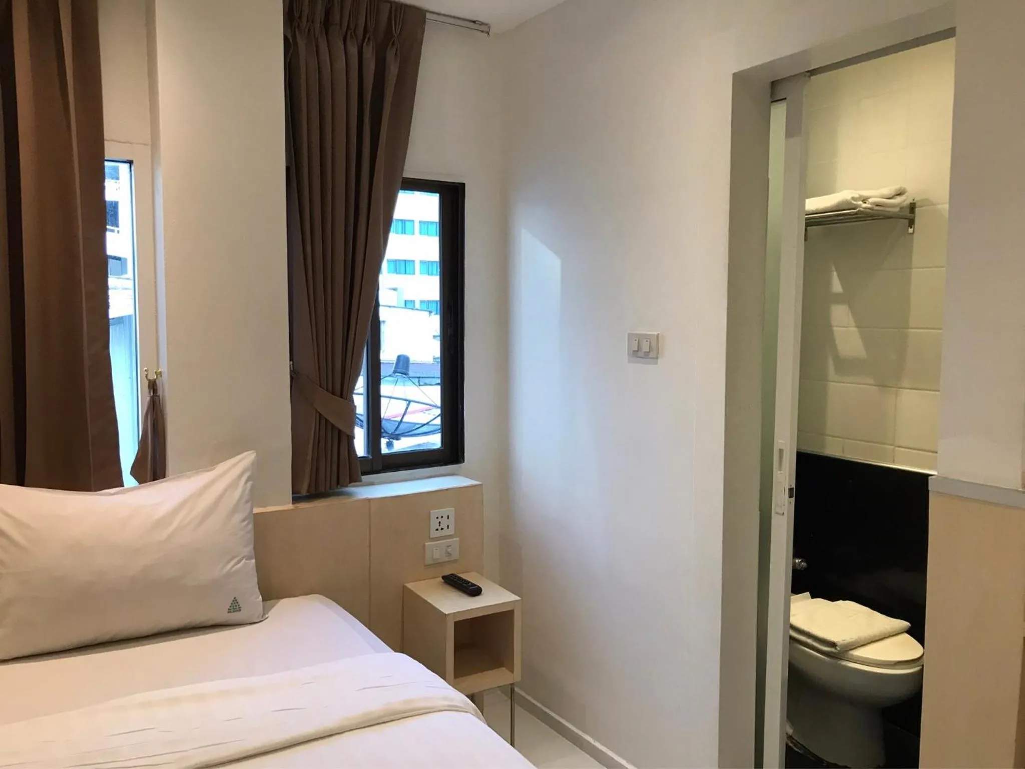 Toilet, Bed in Ten Stars Hotel