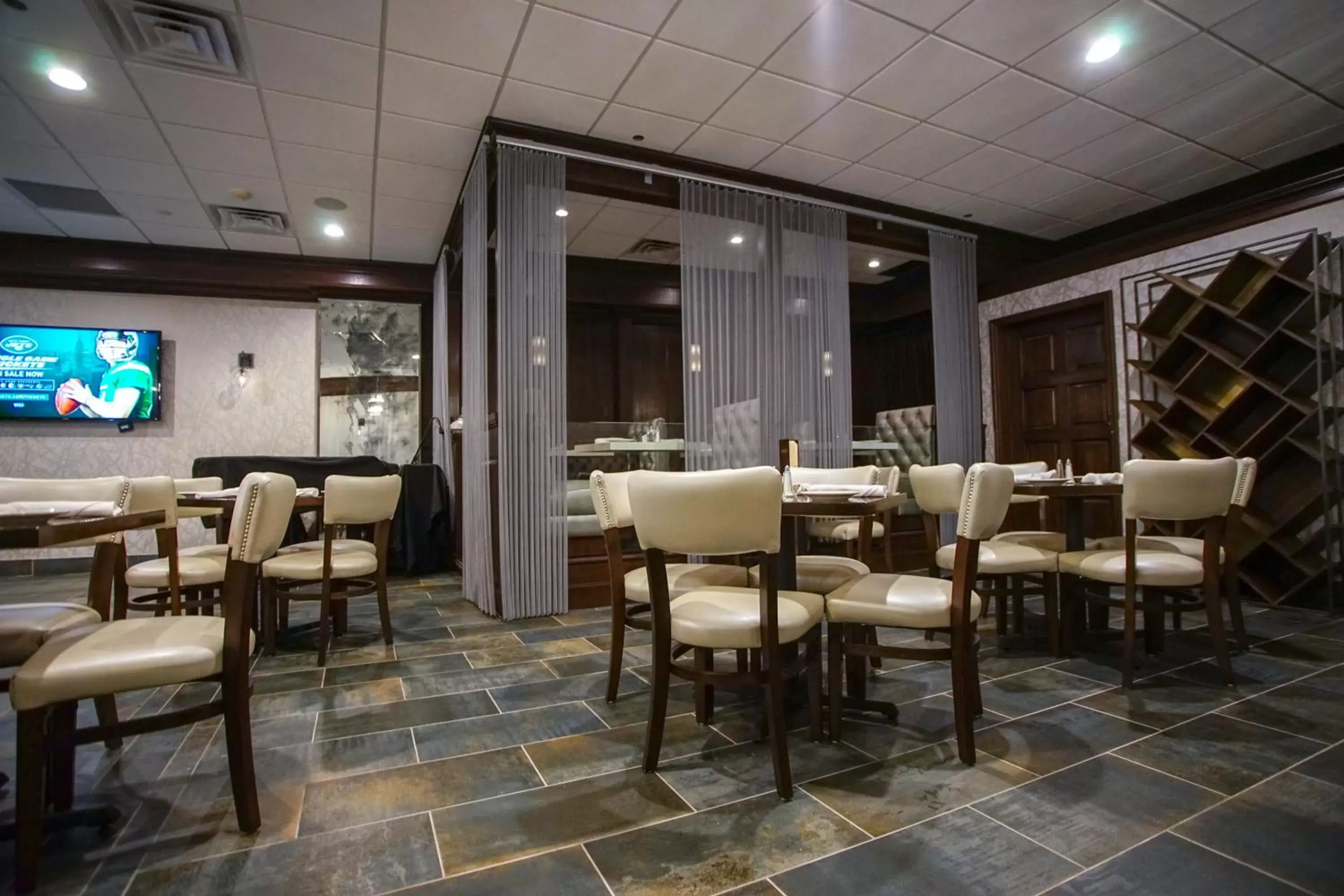 Restaurant/places to eat, Lounge/Bar in Best Western Plus Fairfield Executive Inn