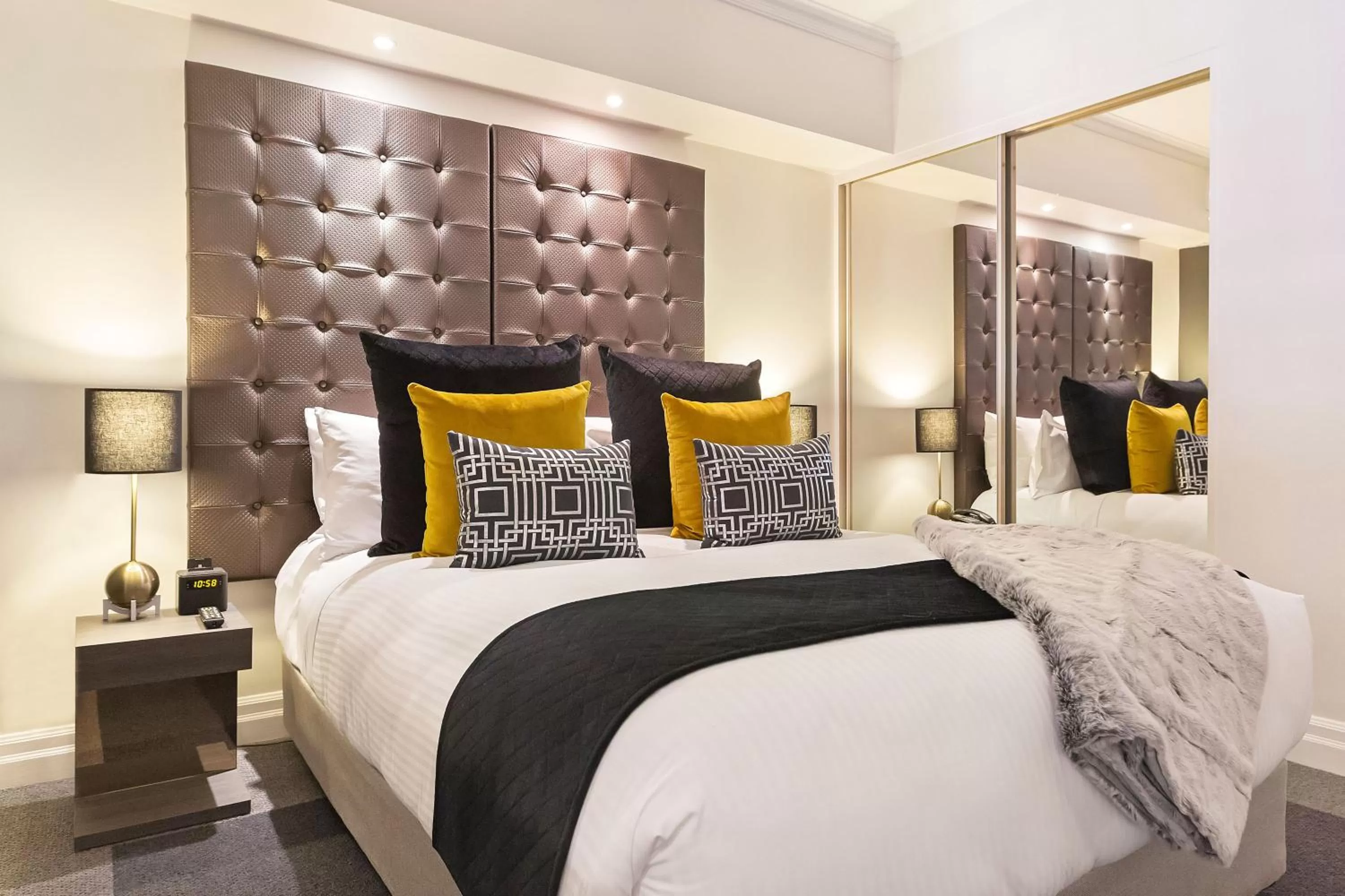 Bedroom, Bed in Mantra 2 Bond Street