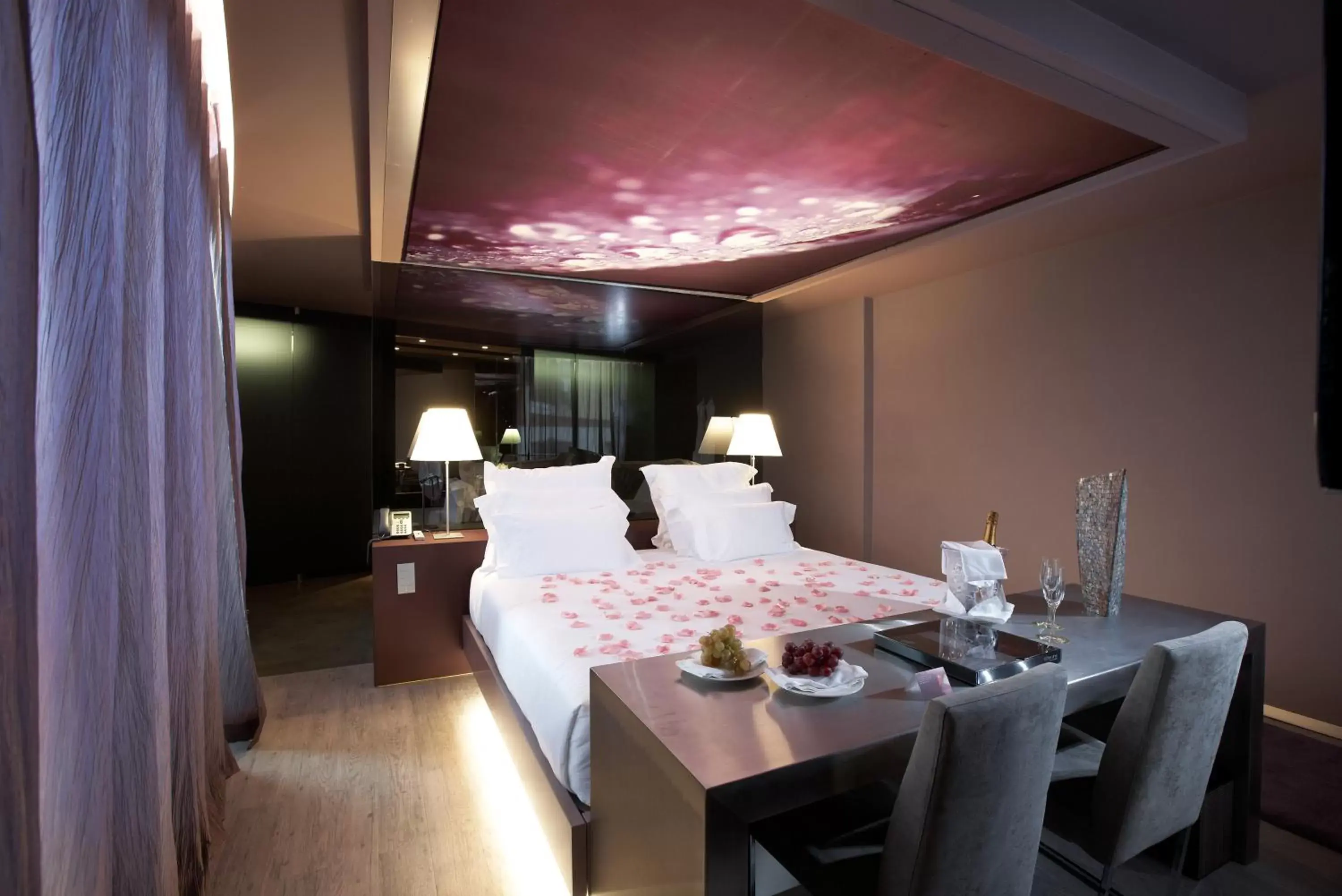 Photo of the whole room, Bed in The Vine Hotel Photo of the whole room, Bed in The Vine Hotel