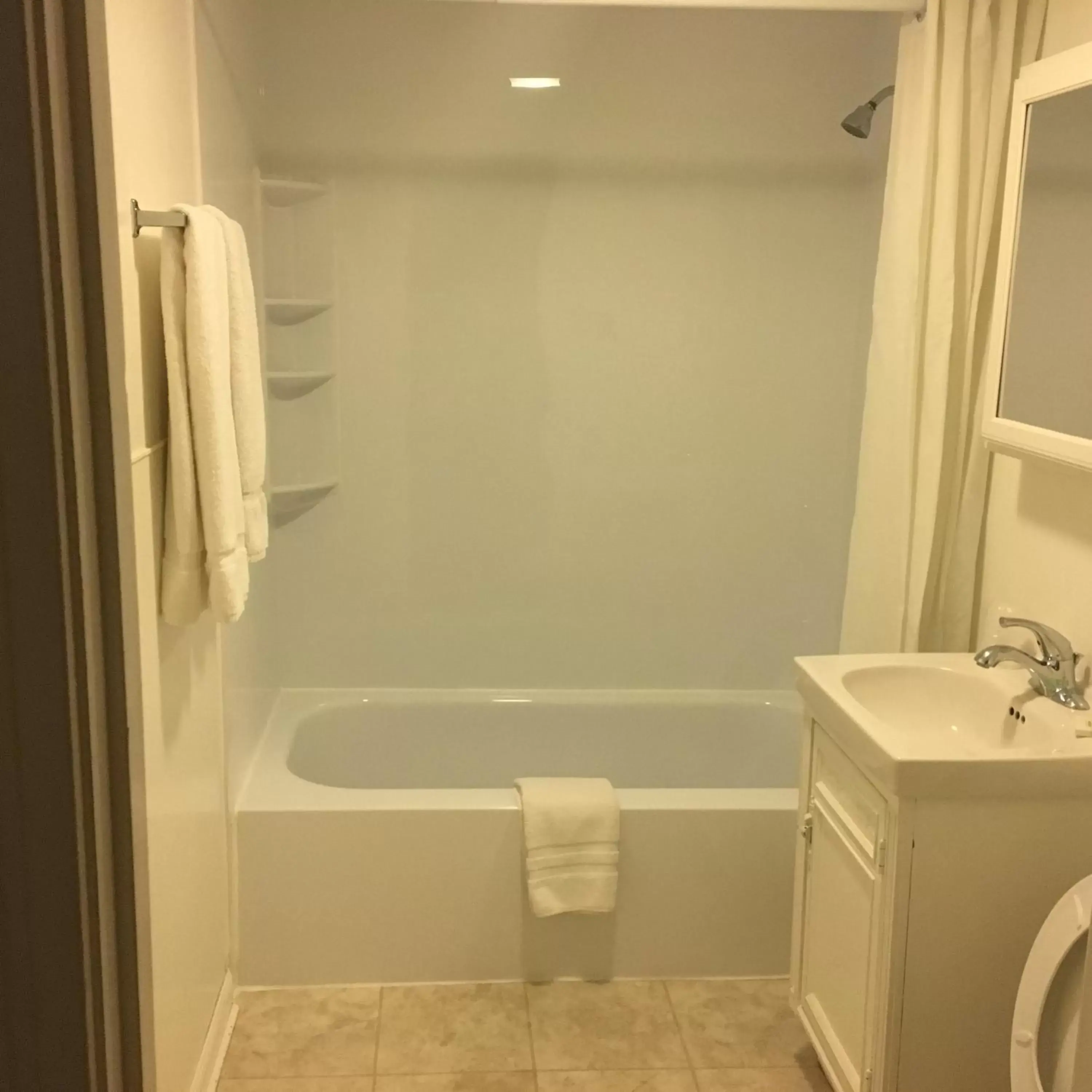 Shower, Bathroom in Clarence Inn Extended Stay
