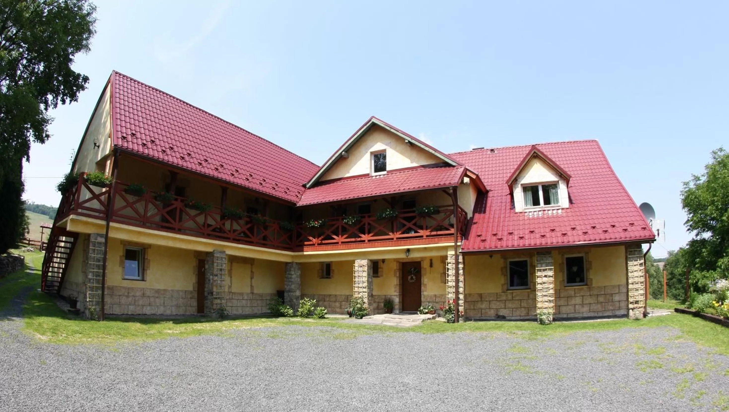 Facade/entrance in Dom na Klonowym Wzgórzu