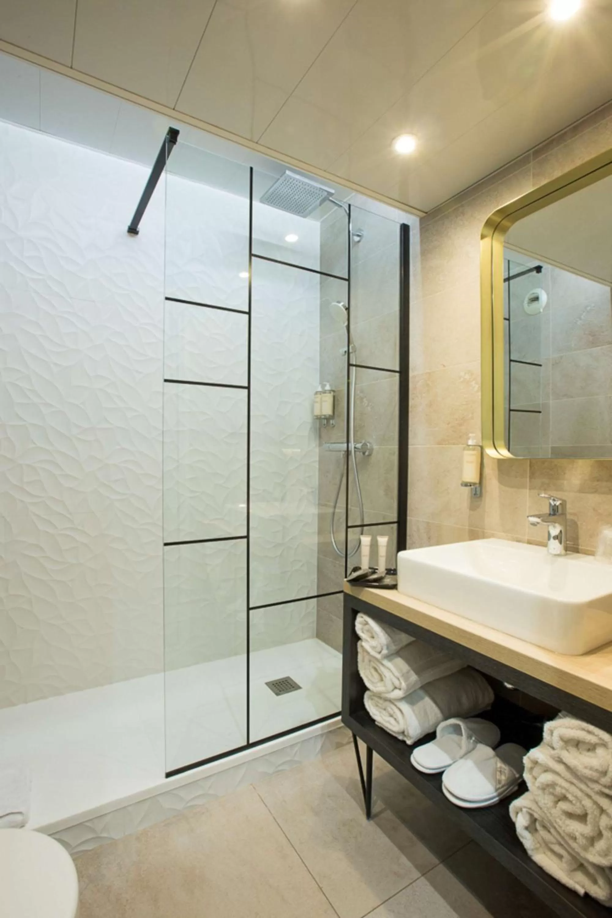 Bathroom in Best Western Plus Opéra Batignolles