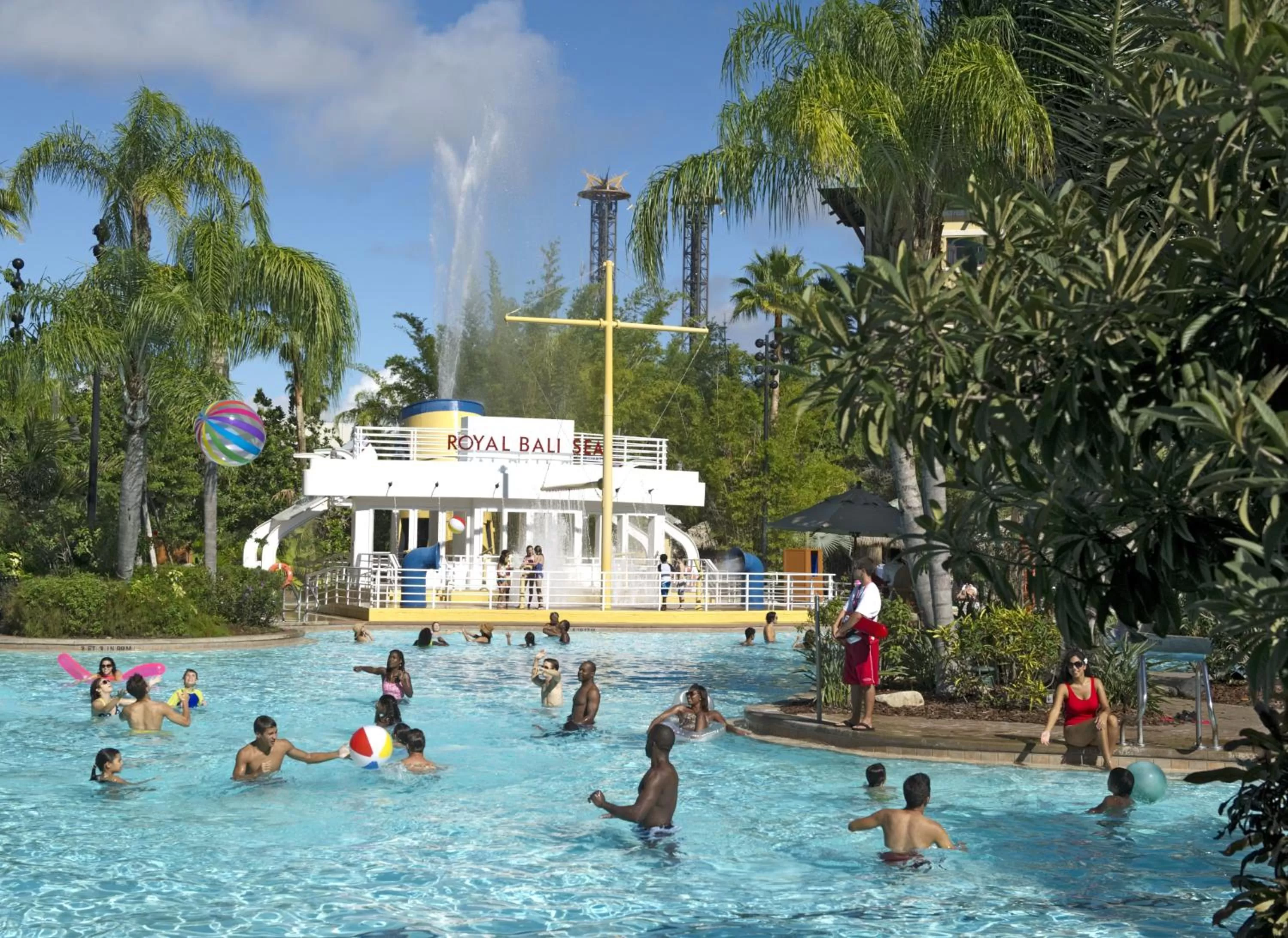Swimming pool in Universal's Loews Royal Pacific Resort