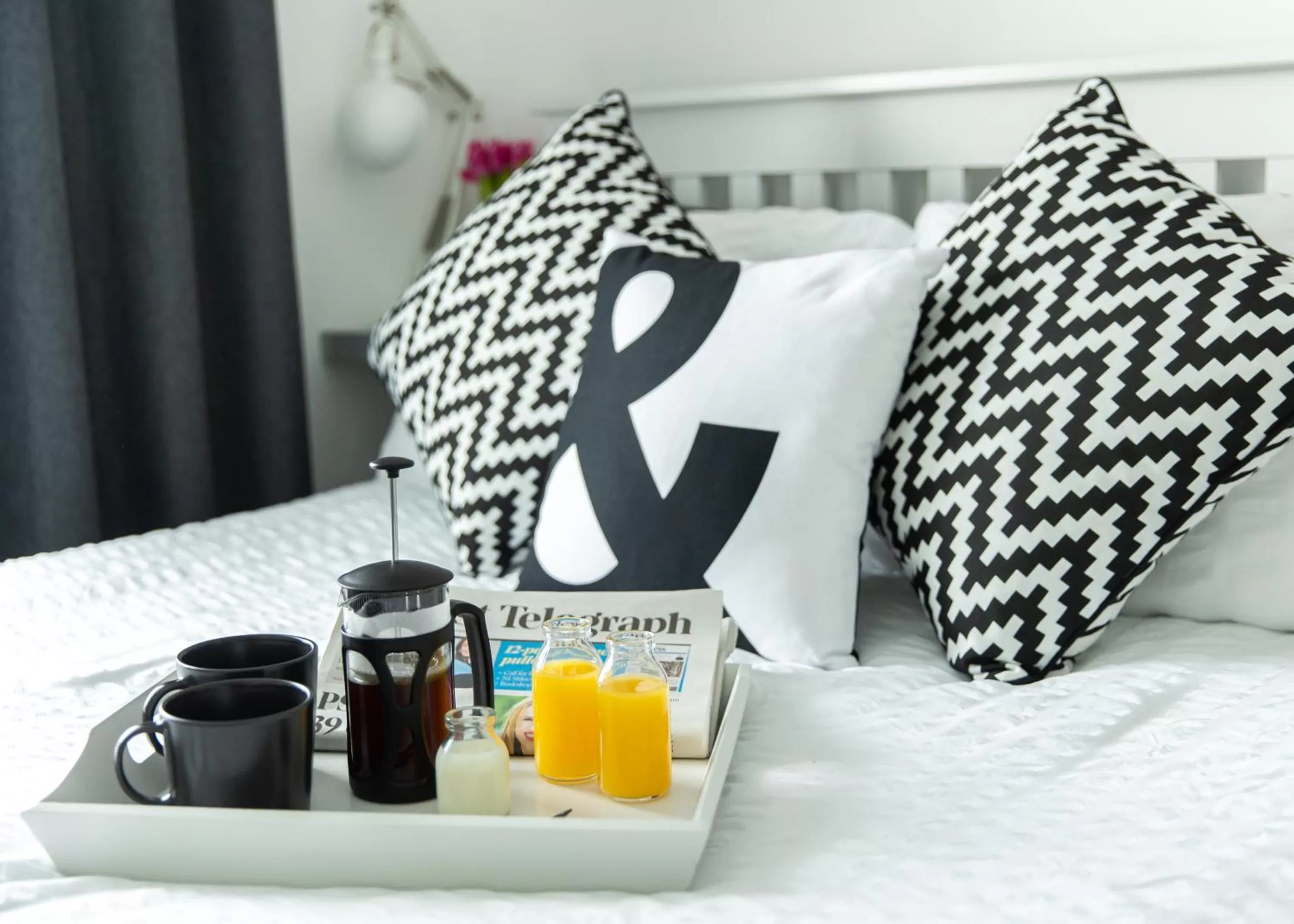 Bedroom, Bed in Entire family home , large rear garden and free parking