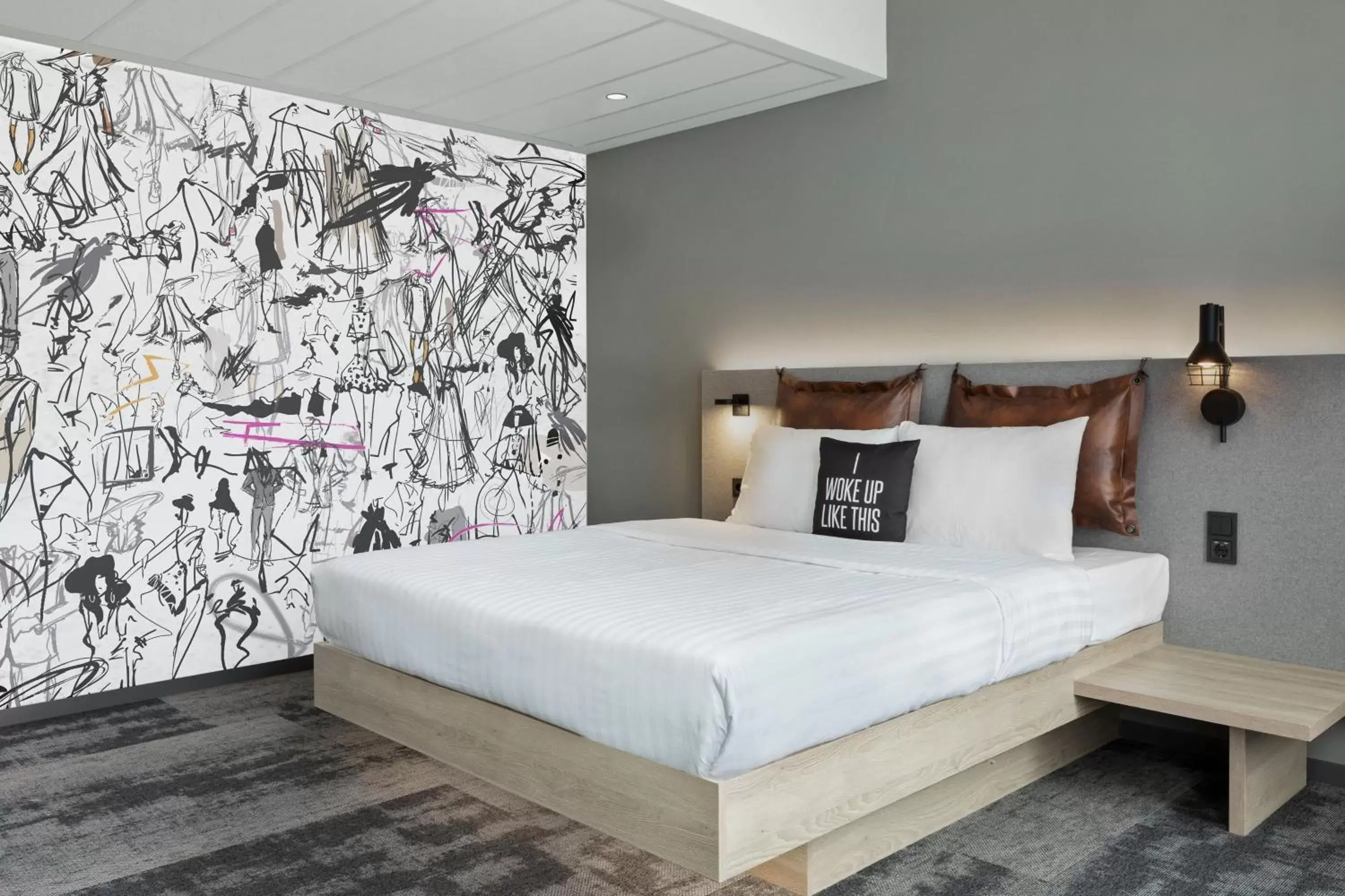 Photo of the whole room, Bed in Moxy Duesseldorf City