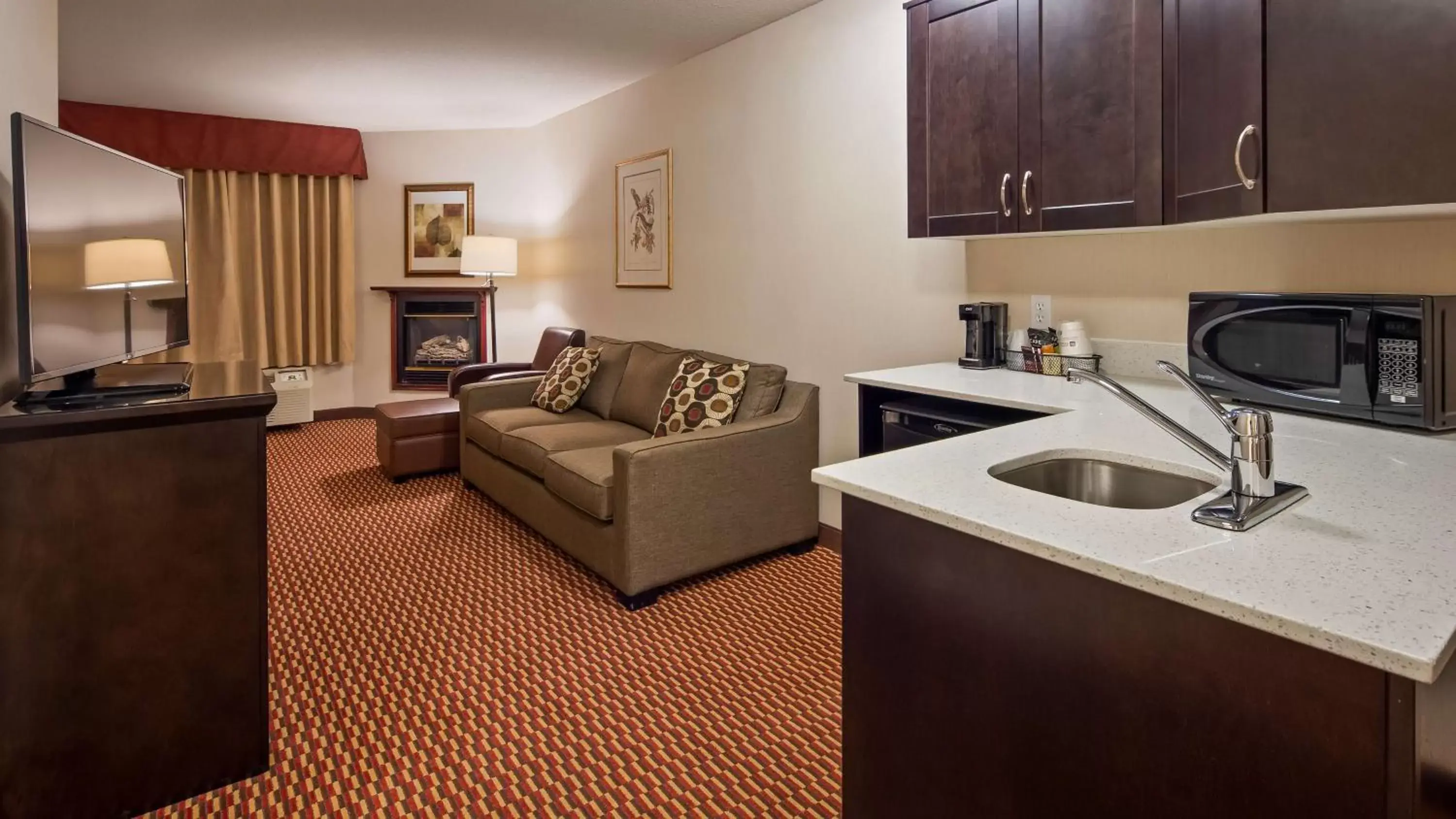 Photo of the whole room, Kitchen/Kitchenette in Best Western of Olds